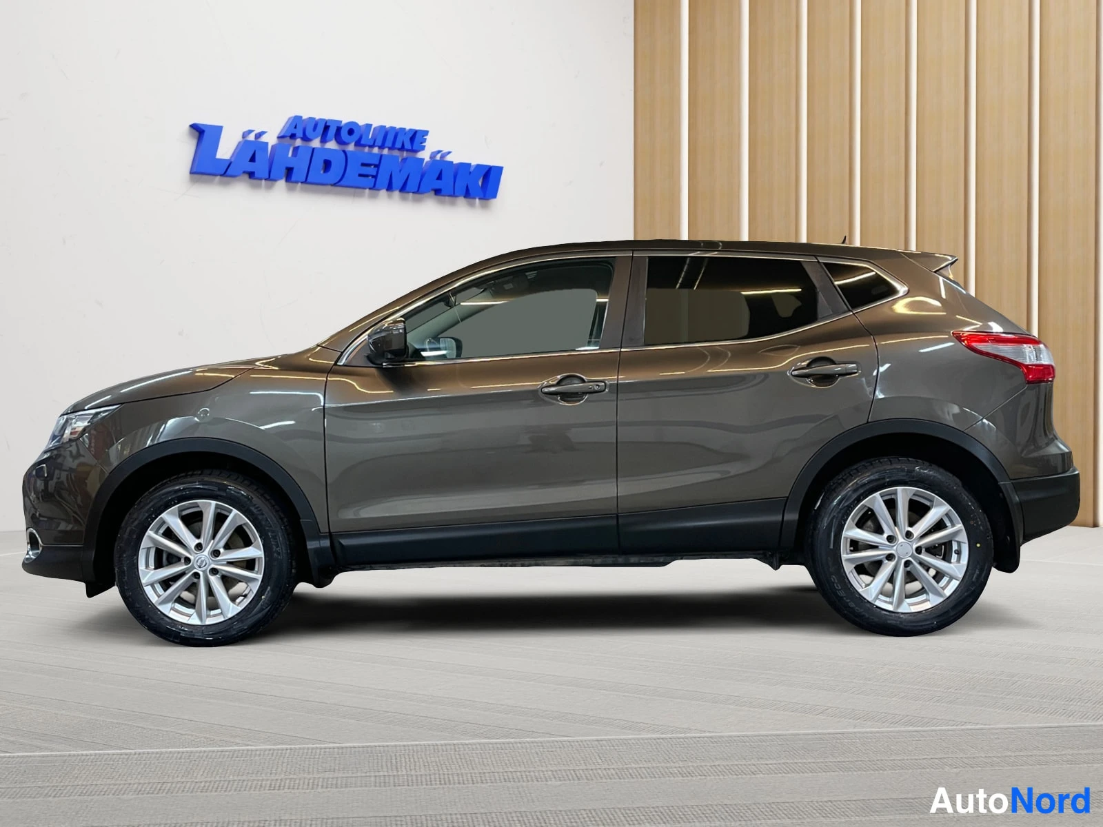 Brown Nissan Qashqai 2017, side, photo 5