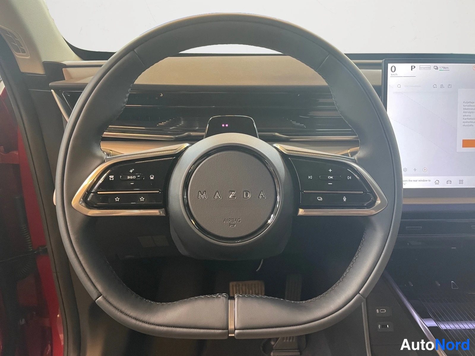 Punainen Mazda CX-6e 2026, kuva 18