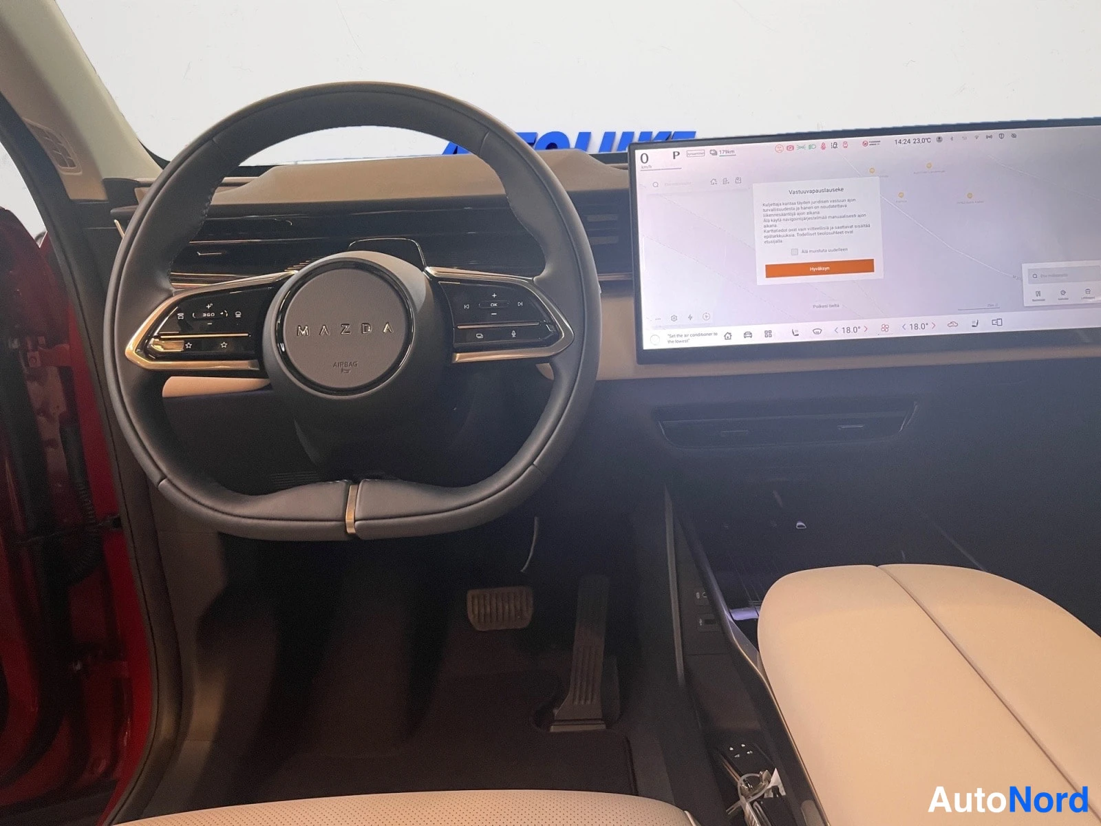 Punainen Mazda CX-6e 2026, edestä, kuva 12