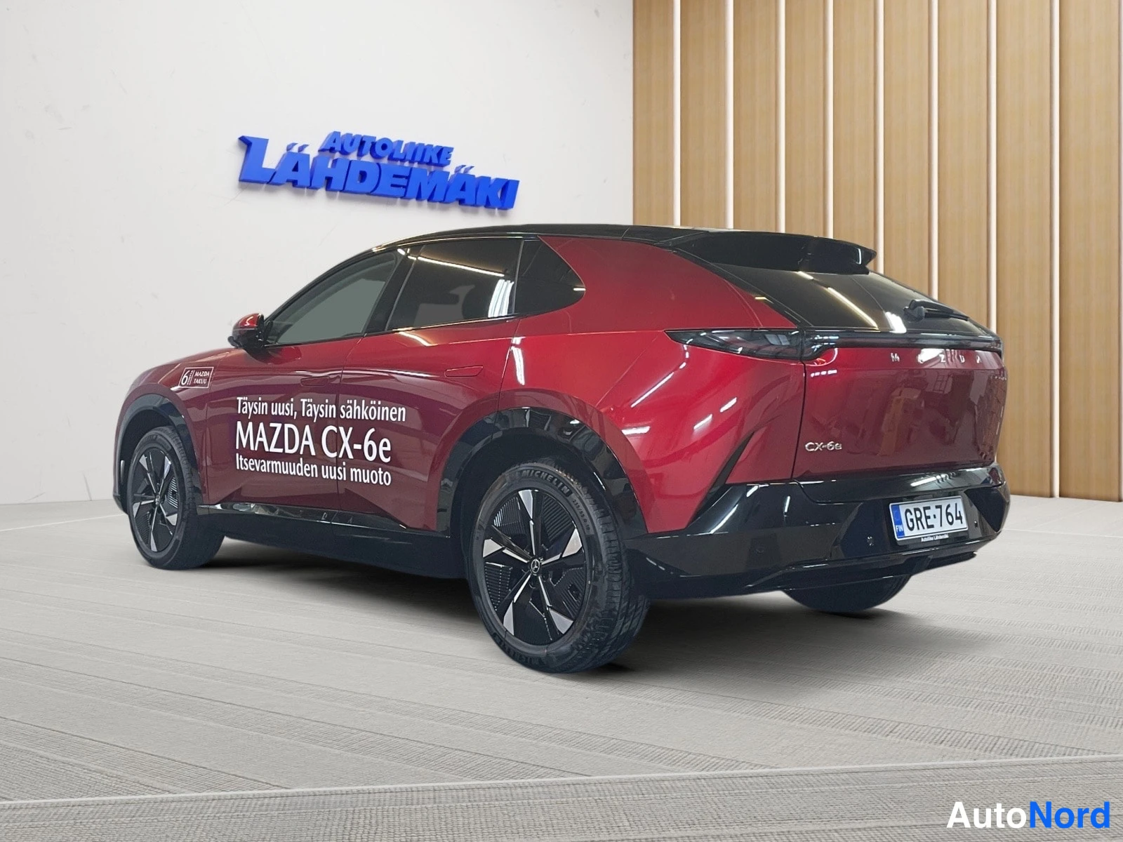 Punainen Mazda CX-6e 2026, takaviisto, kuva 8