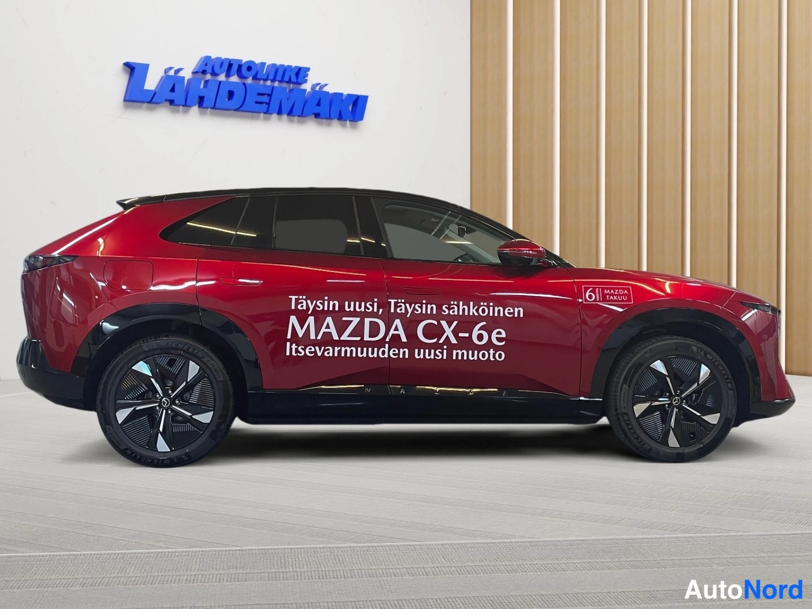 Punainen Mazda CX-6e 2026, takaviisto, kuva 7