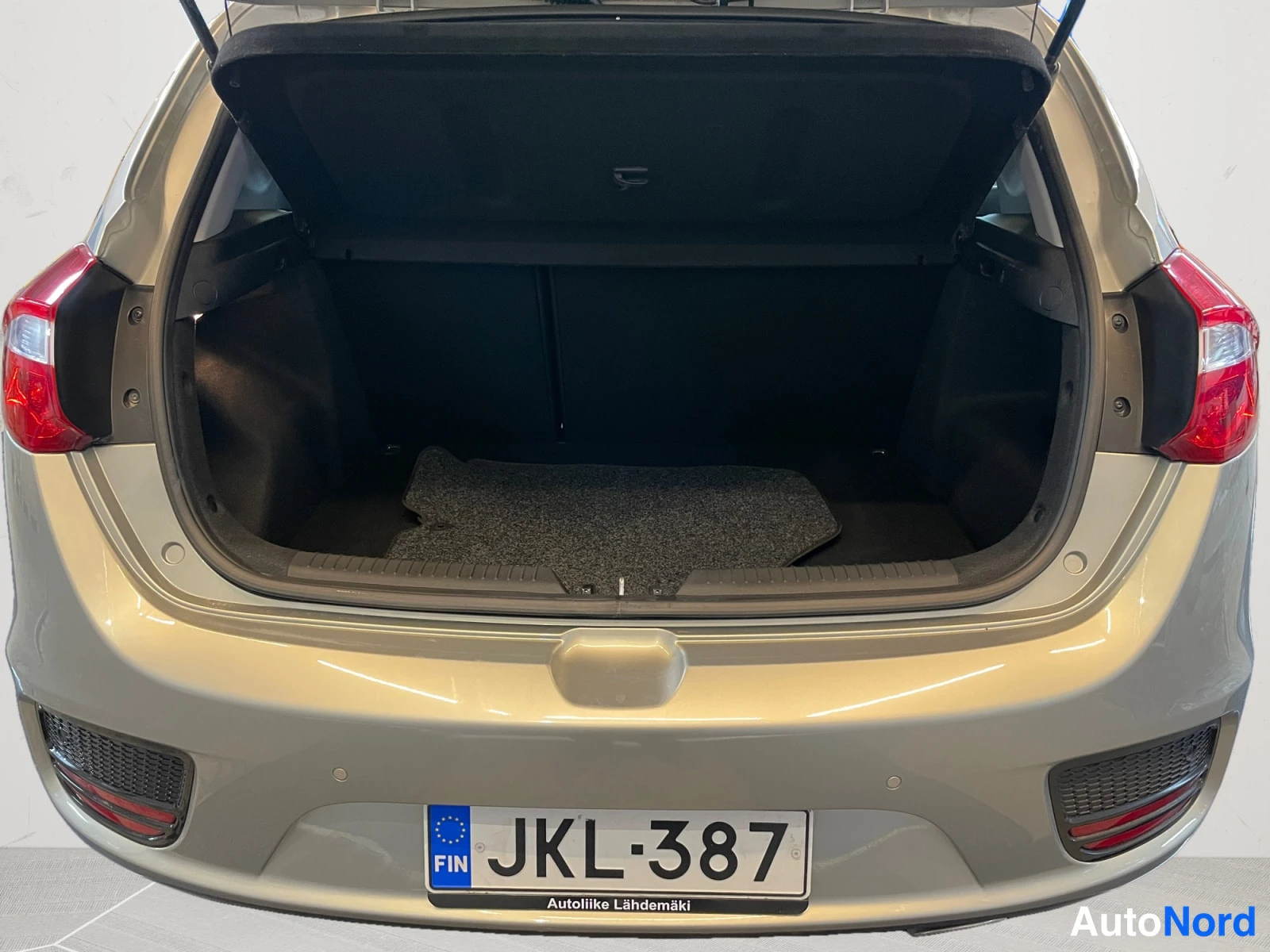 Hopea KIA cee´d 2018, takaa, kuva 10
