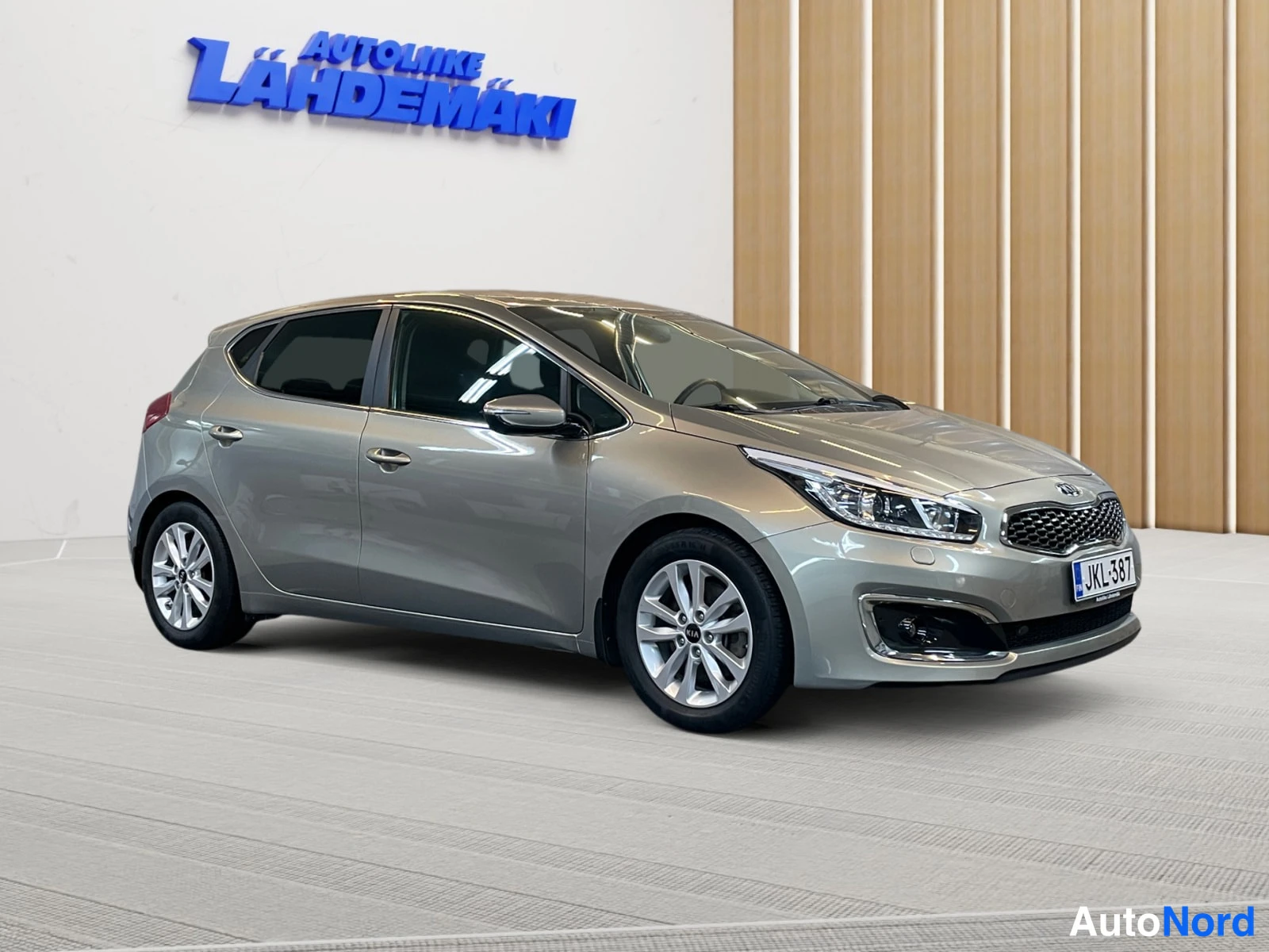 Hopea KIA cee´d 2018, etuviisto, keula oikealle, kuva 4