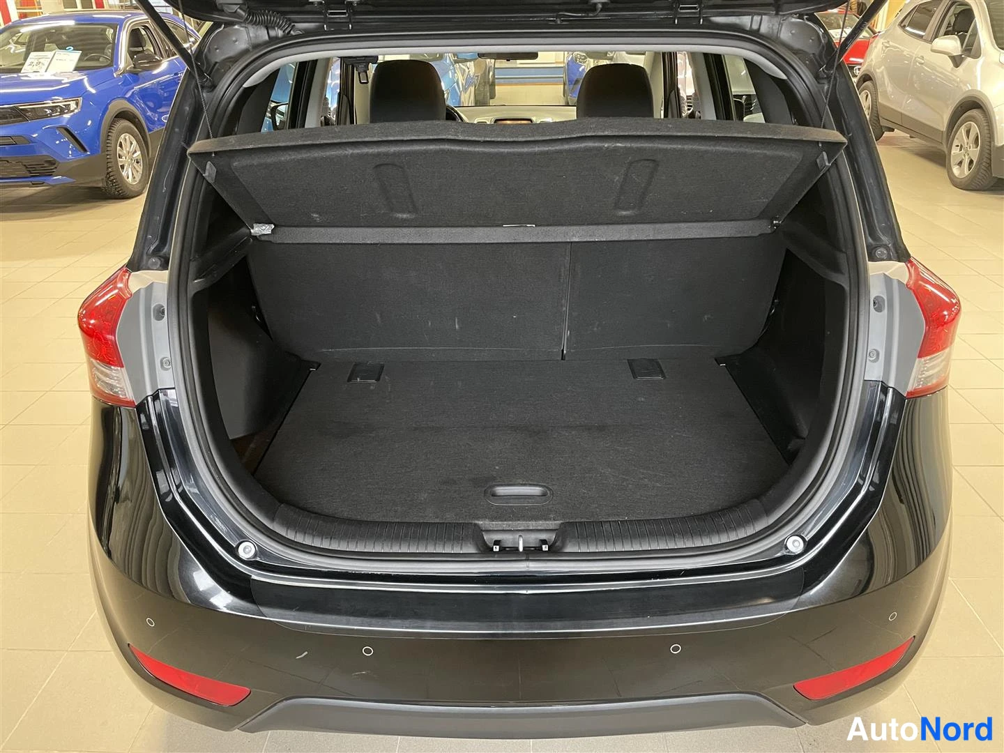 Musta Hyundai IX20 2012, takaa, kuva 9