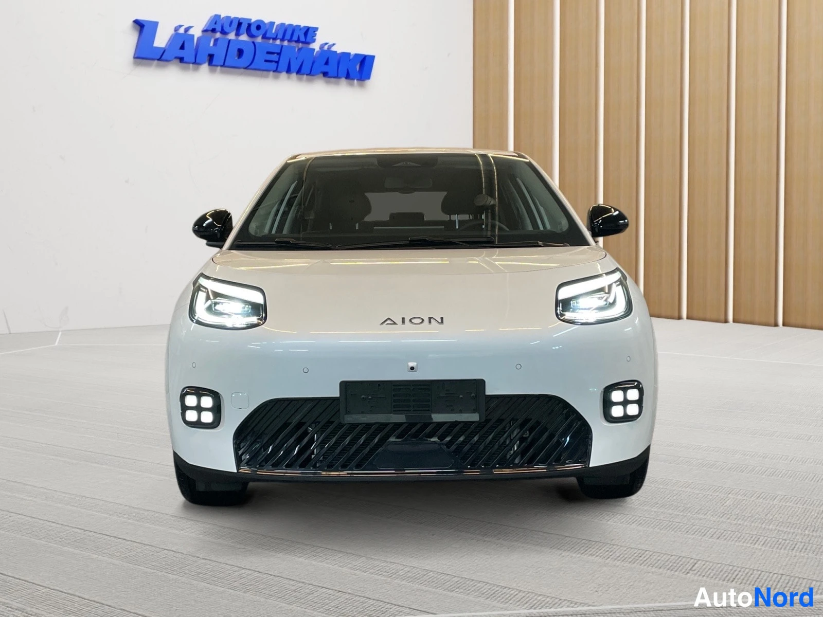 White AION UT 2026, front, photo 4