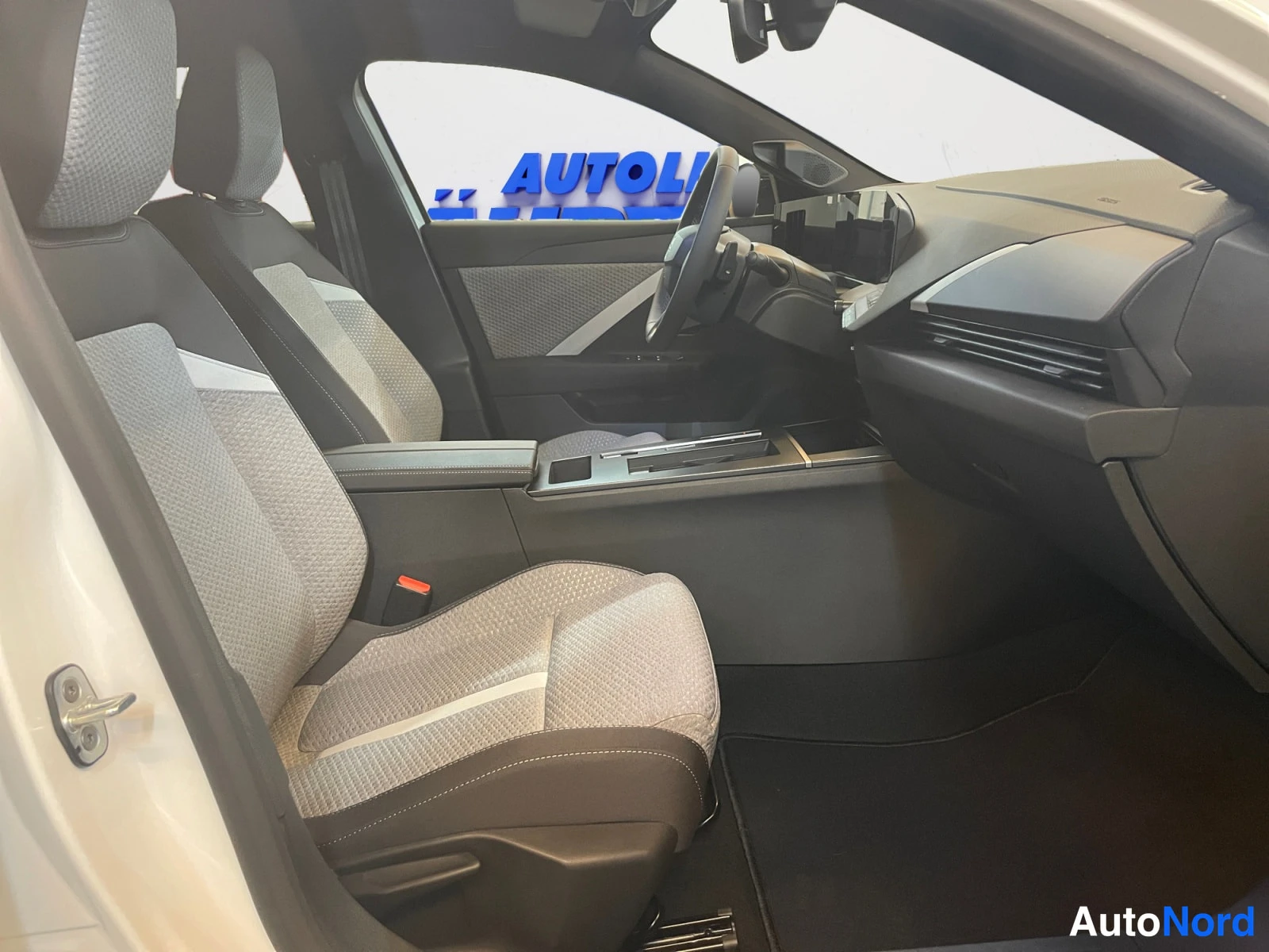 White Opel Astra 2026, photo 18