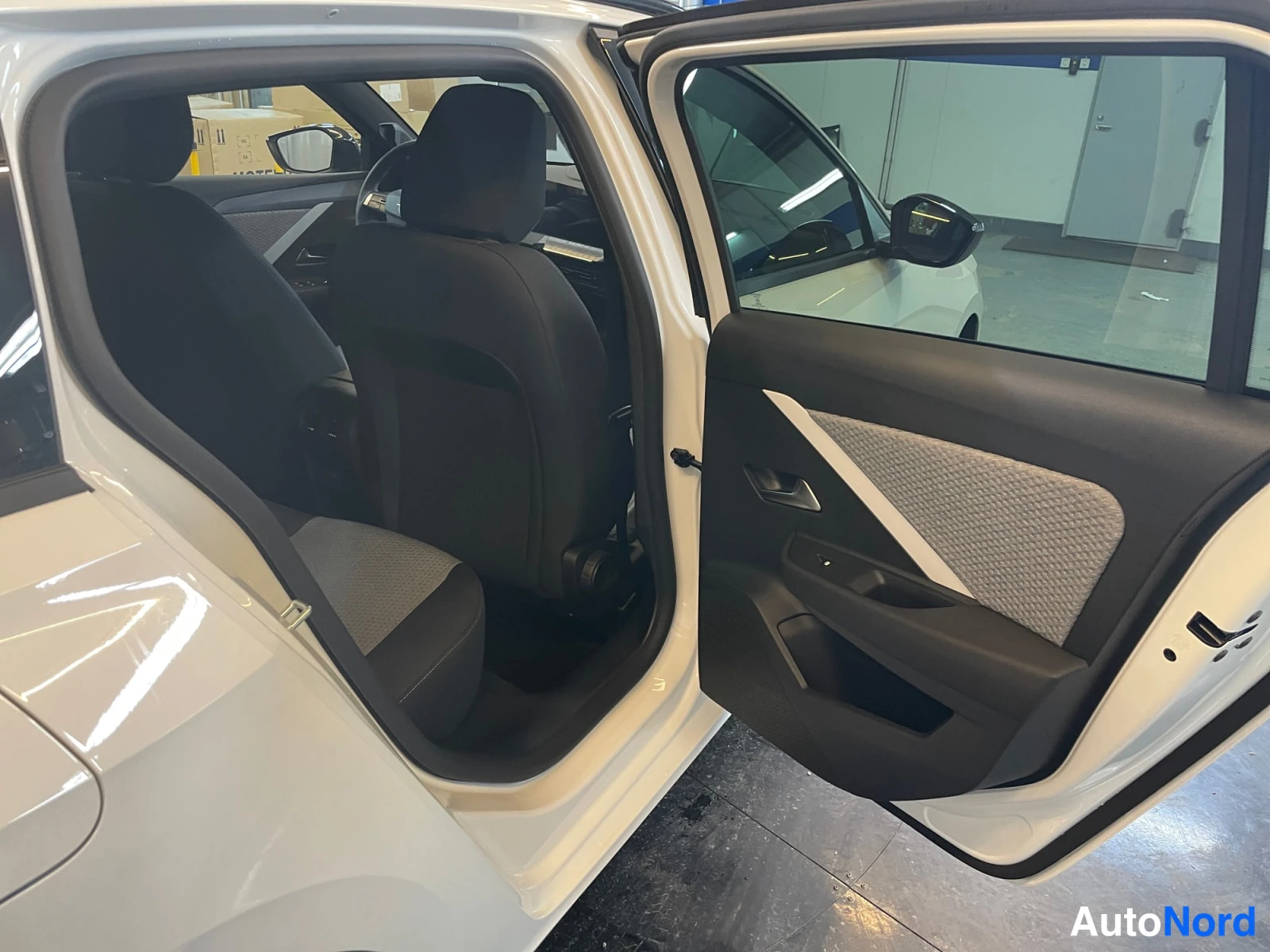 White Opel Astra 2026, photo 24