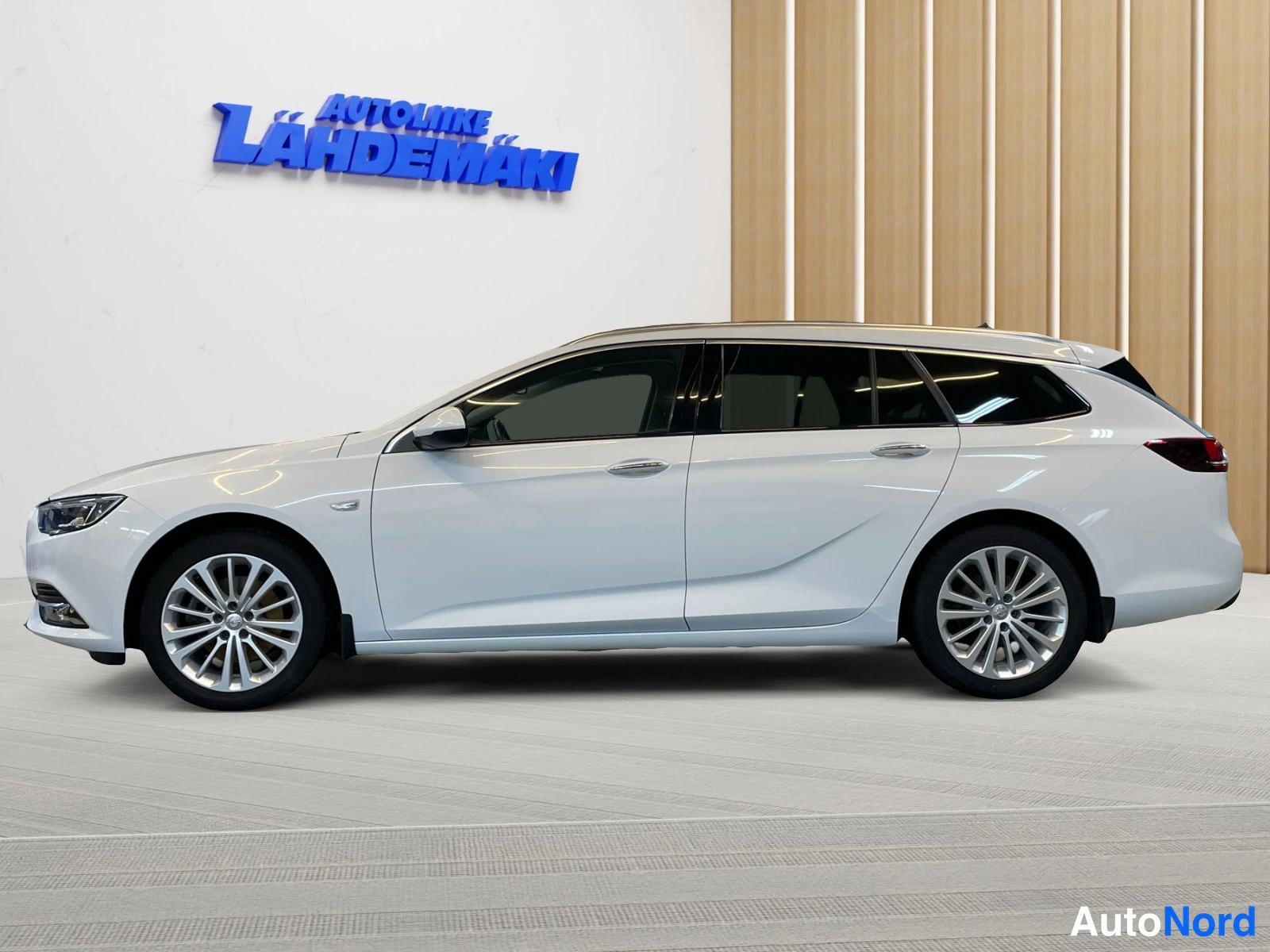 Valkoinen Opel Insignia 2019, sivulta, kuva 6