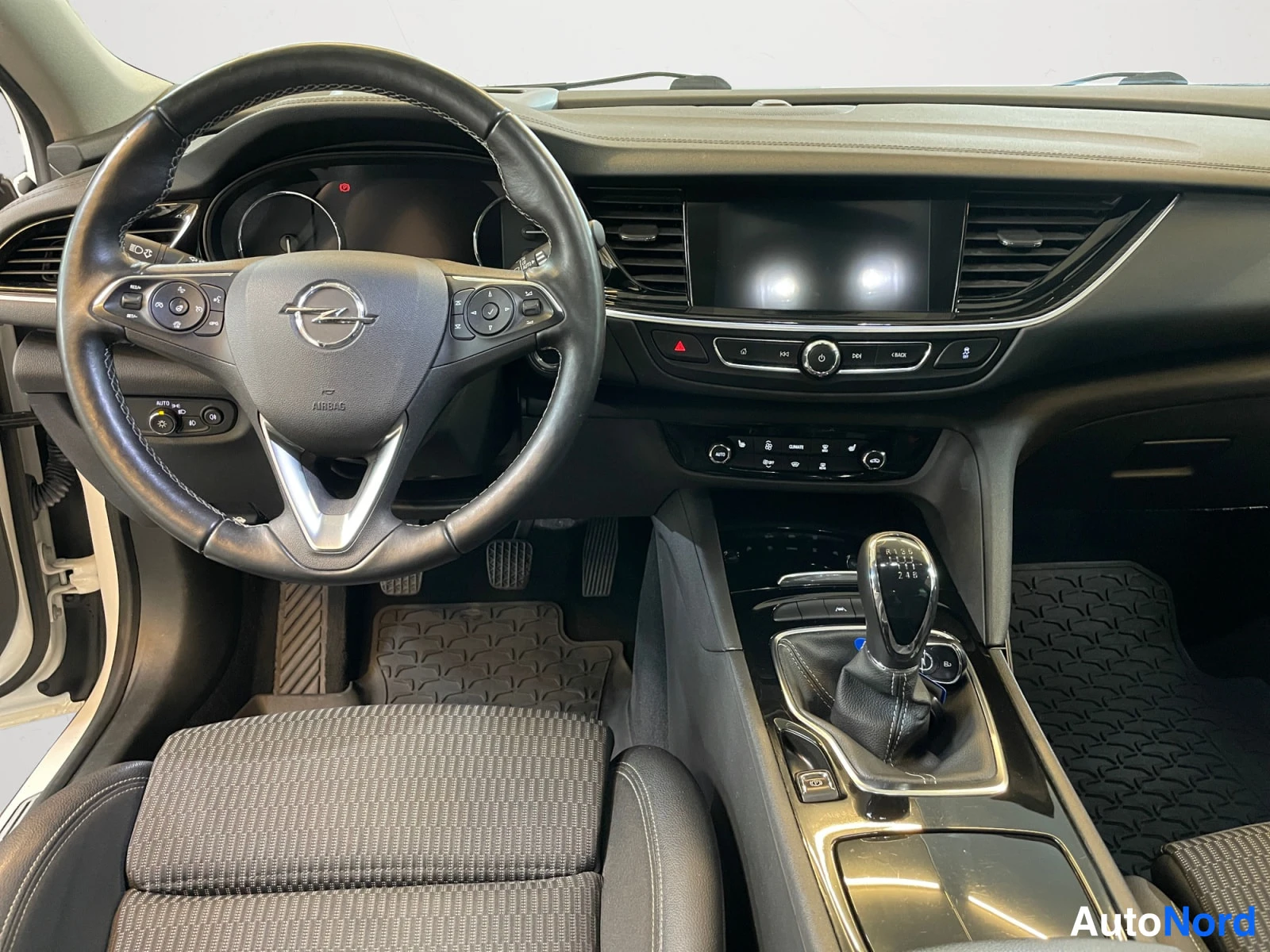 Valkoinen Opel Insignia 2019, kuva 21