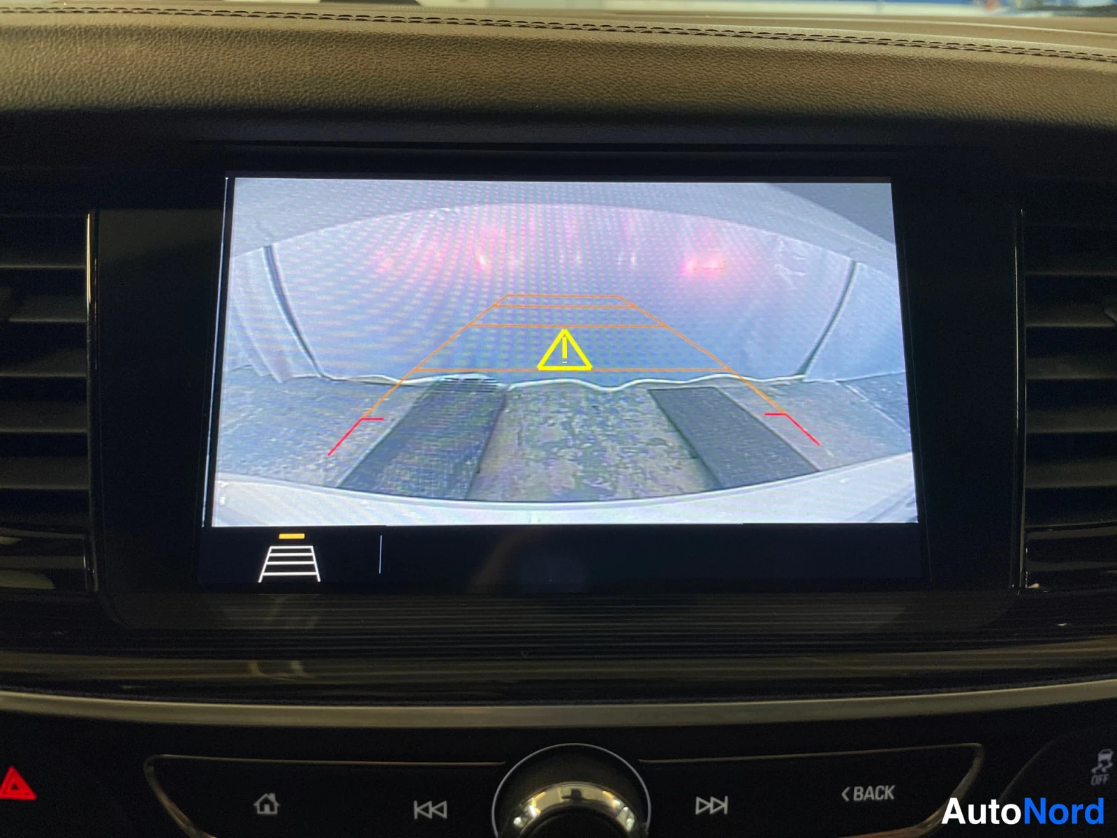 Valkoinen Opel Insignia 2019, kuva 23