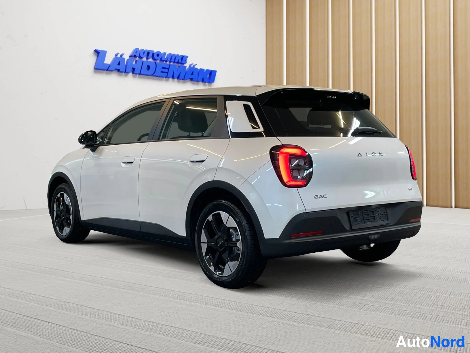 White AION UT 2026, rear three-quarter, photo 6