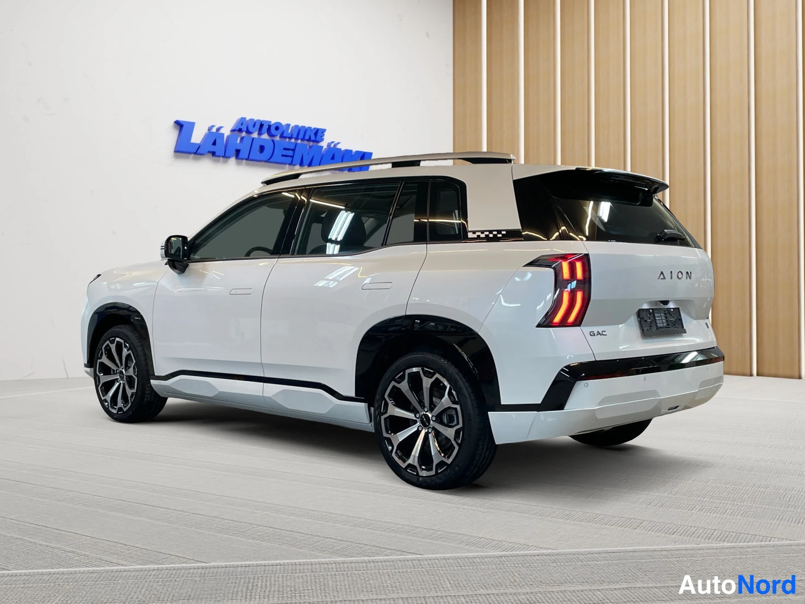 White AION V 2026, rear three-quarter, photo 7