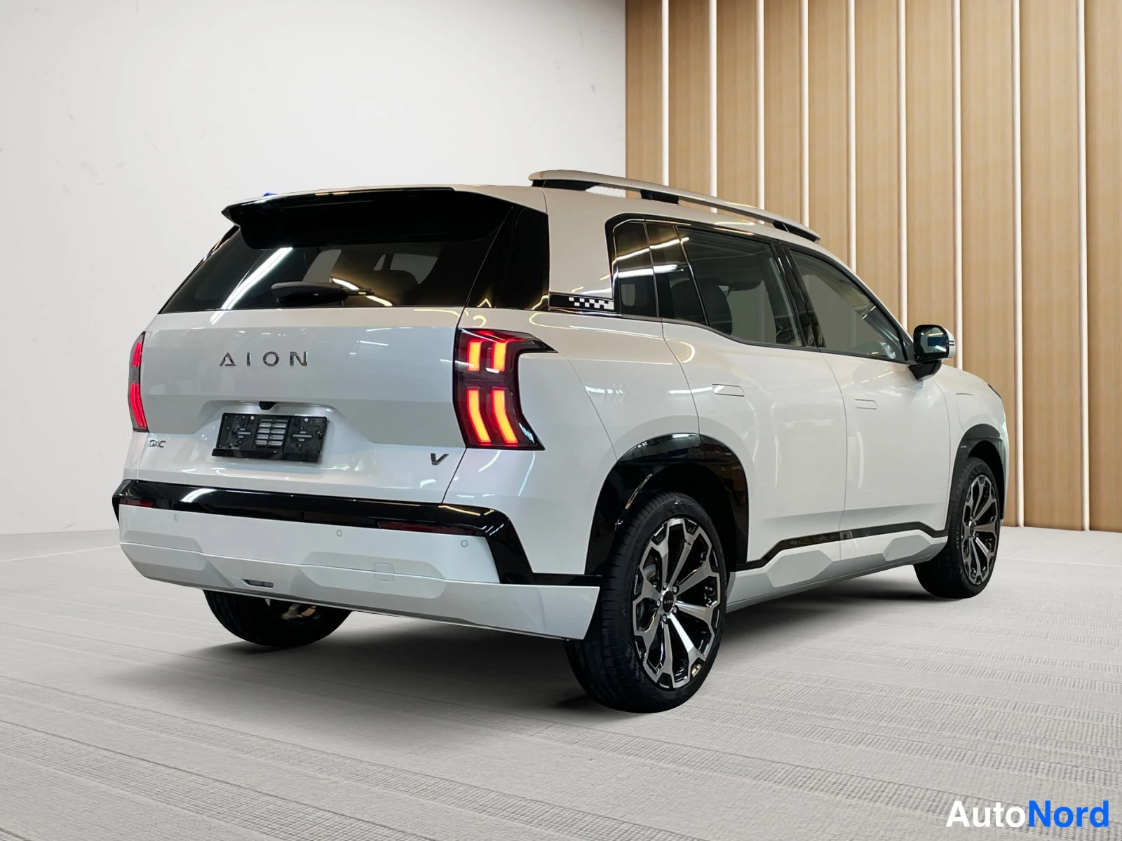White AION V 2026, rear three-quarter, photo 8