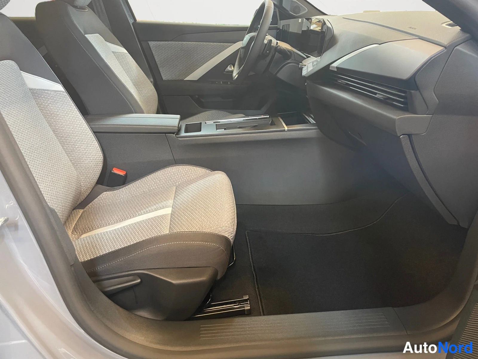 Grey Opel Astra 2026, photo 24