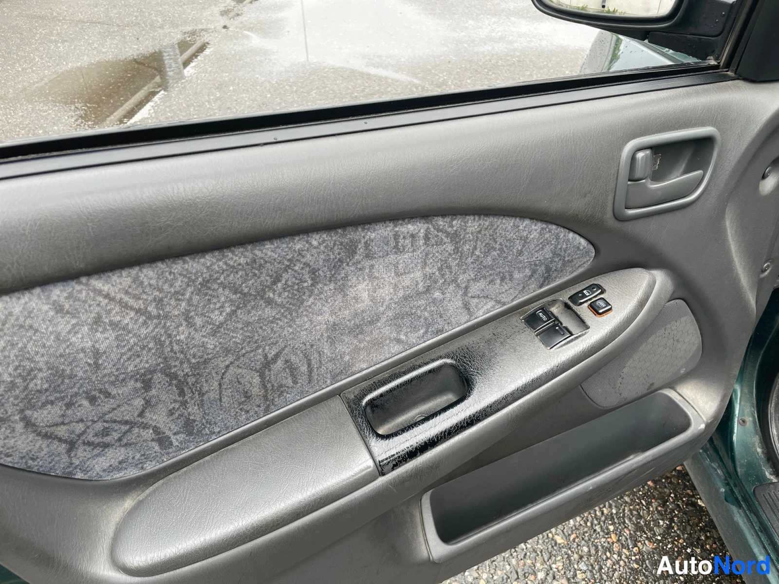 Vihreä Toyota Avensis 2000, kuva 13