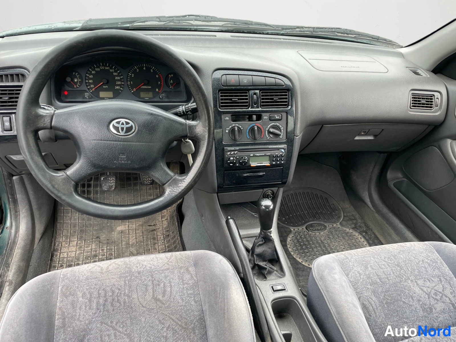 Vihreä Toyota Avensis 2000, kuva 14