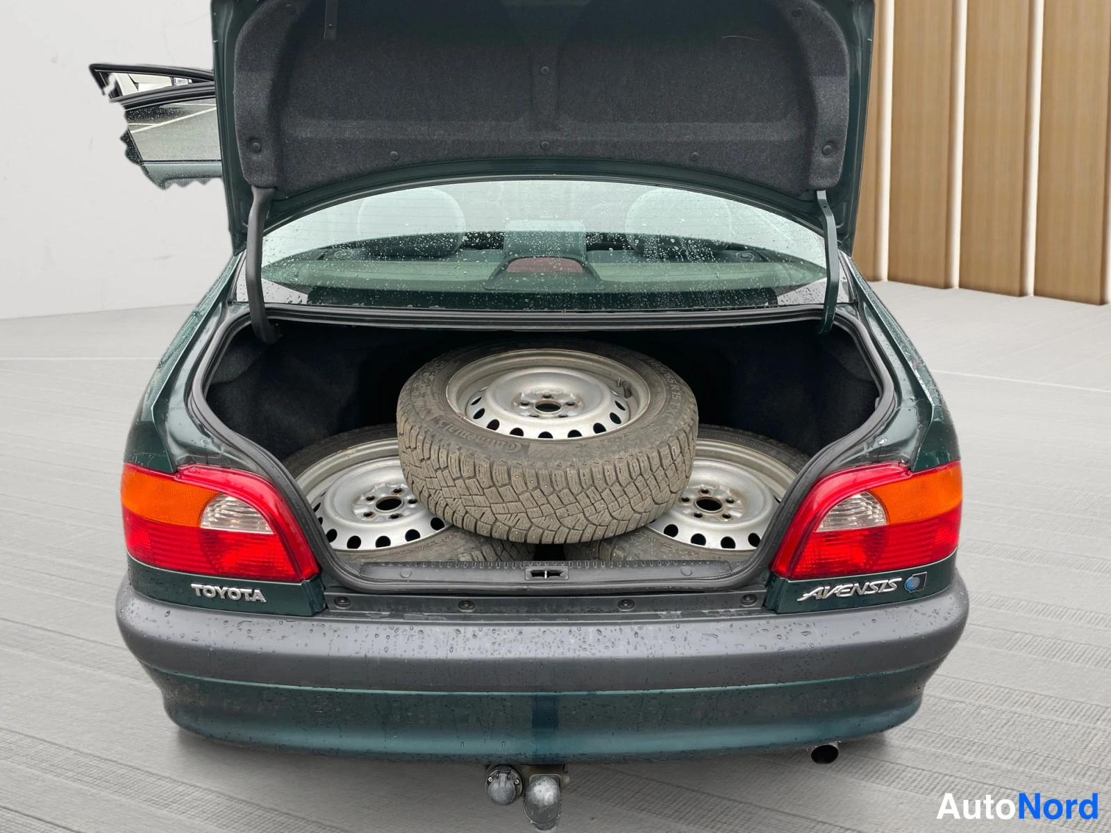 Vihreä Toyota Avensis 2000, takaa, kuva 11
