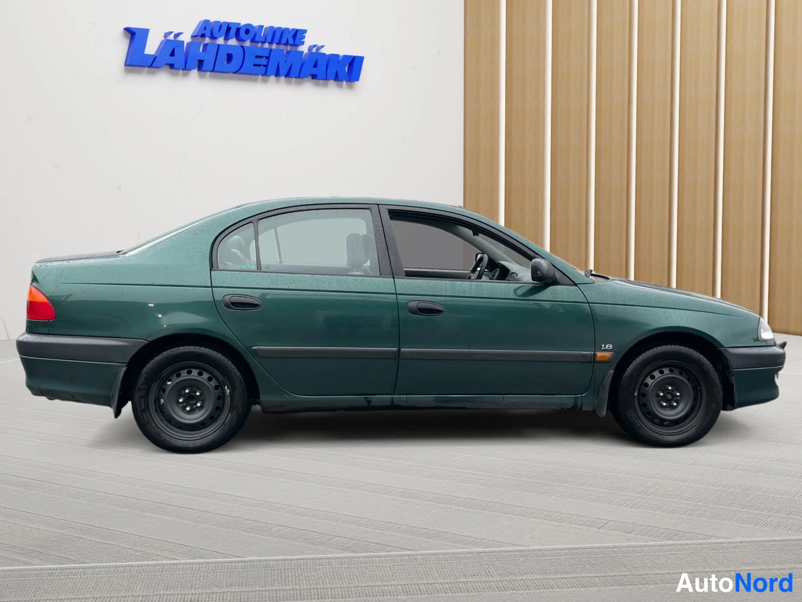 Vihreä Toyota Avensis 2000, sivulta, kuva 6