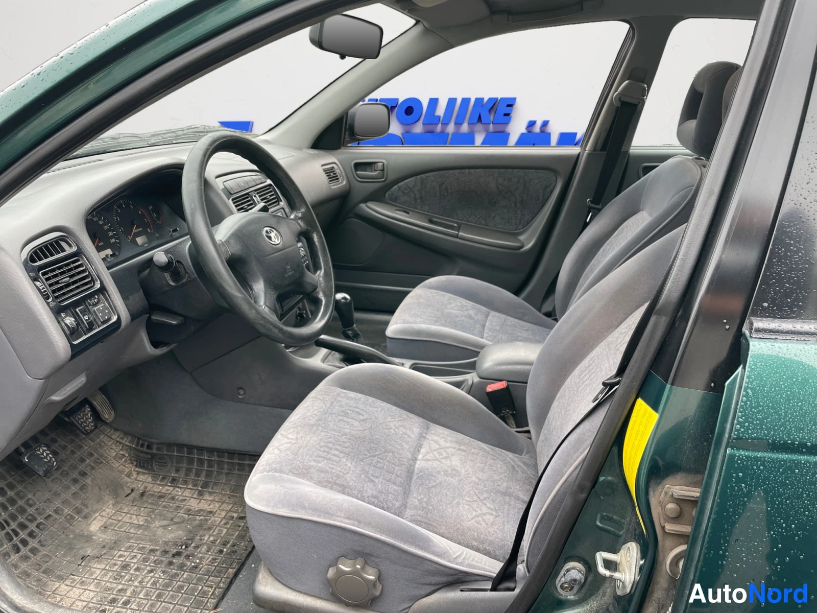 Vihreä Toyota Avensis 2000, kuva 12
