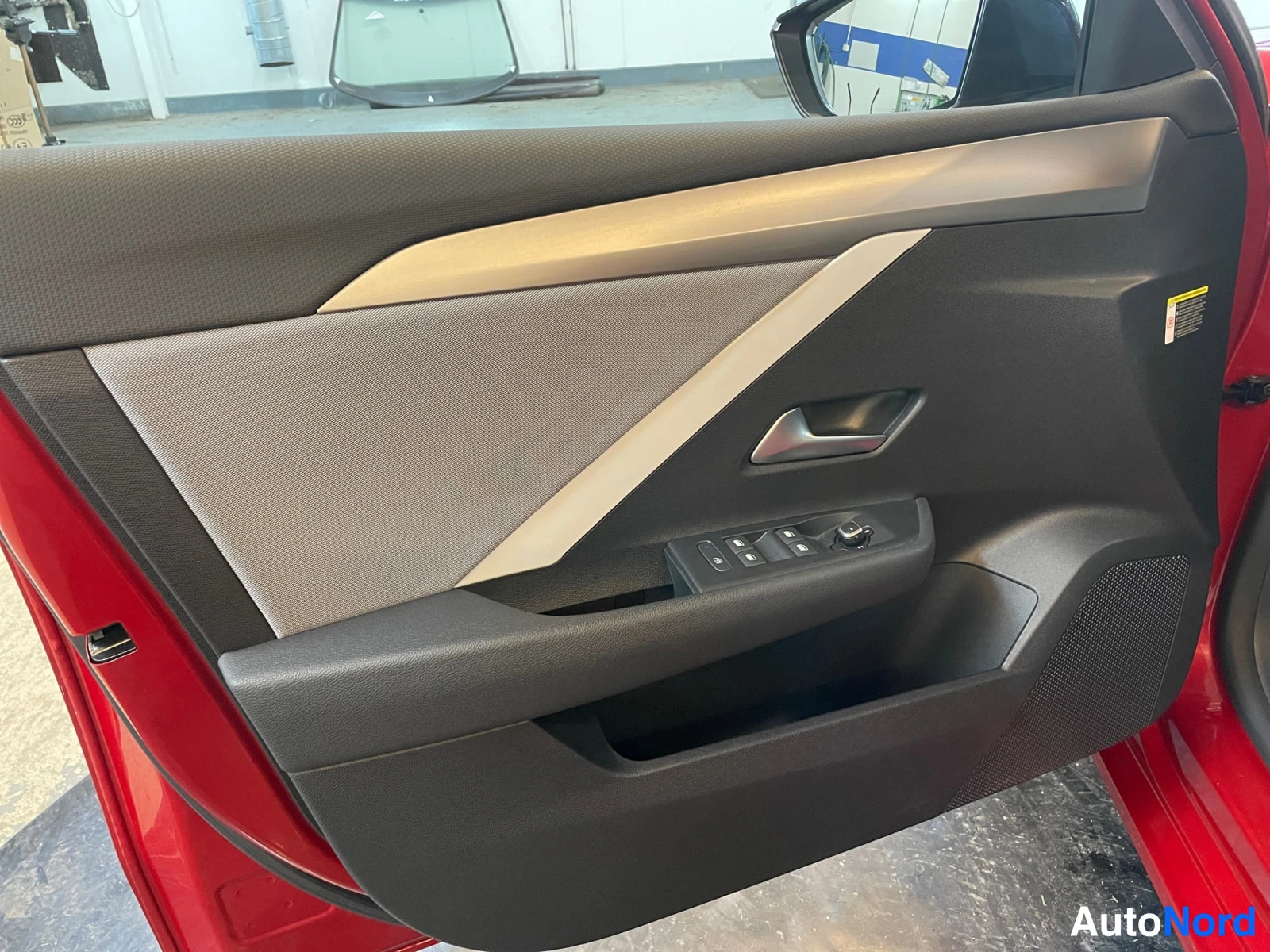 Punainen Opel Astra 2022, kuva 13