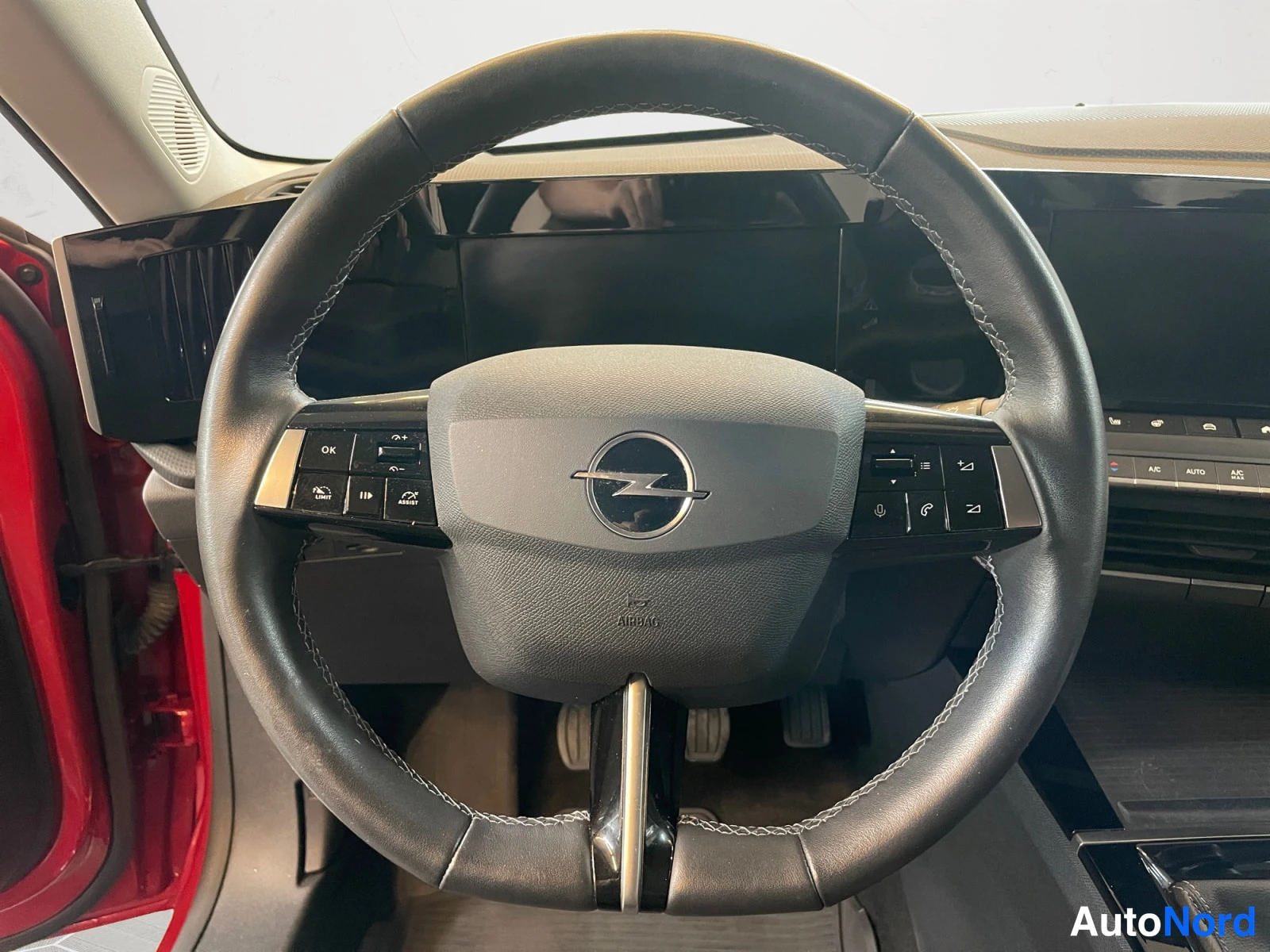 Punainen Opel Astra 2022, kuva 14