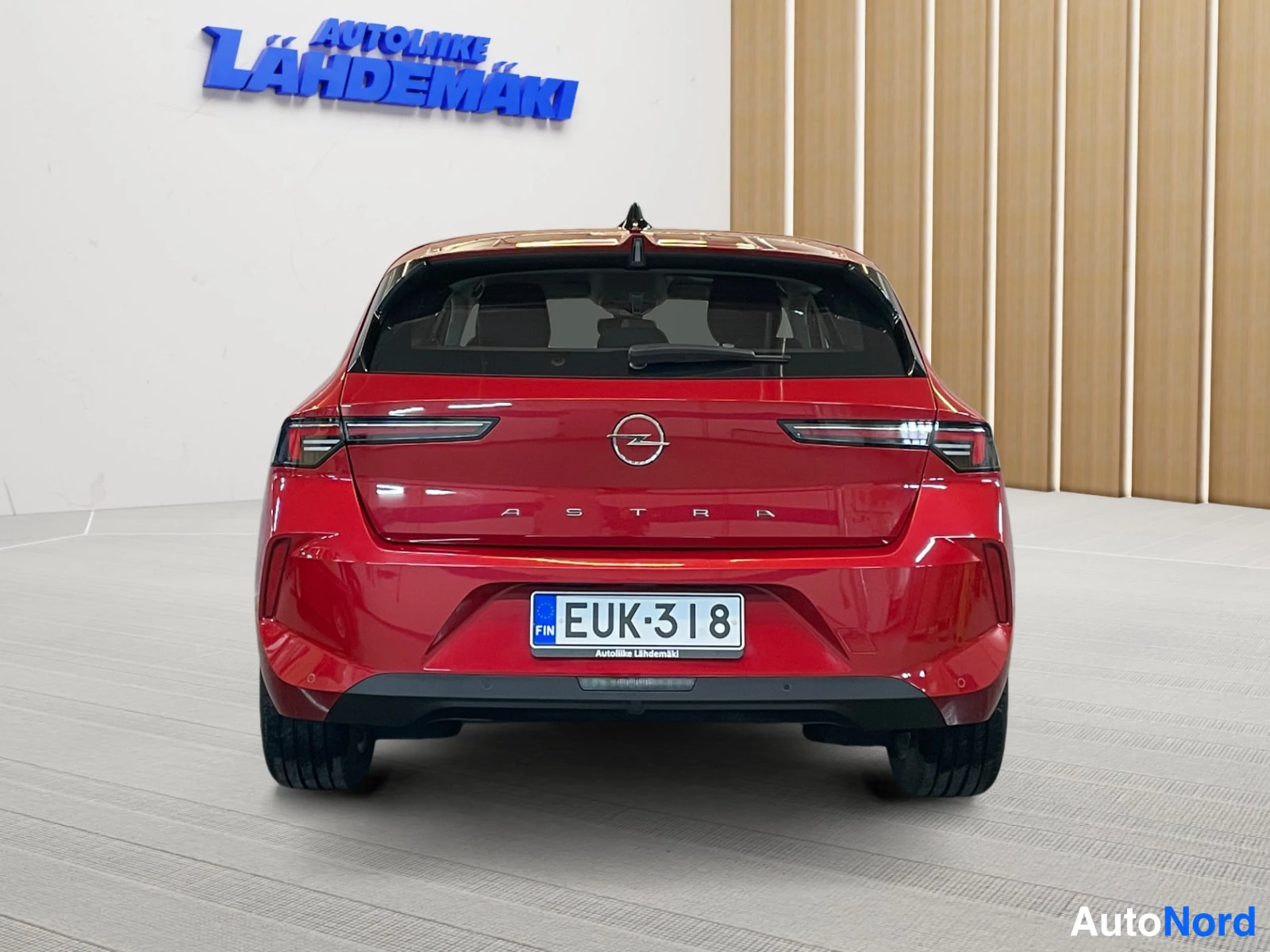 Punainen Opel Astra 2022, takaa, kuva 8