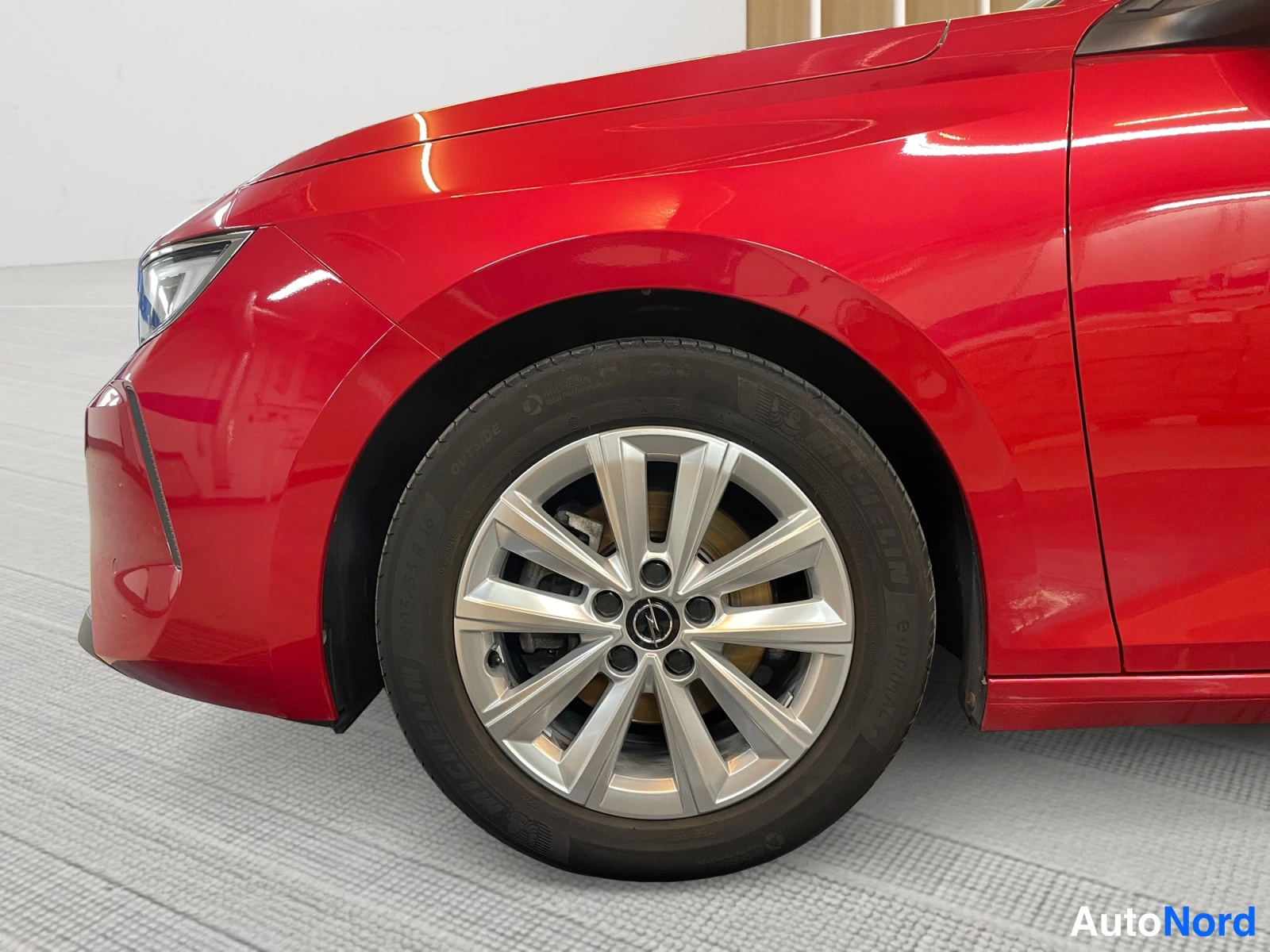 Punainen Opel Astra 2022, kuva 11