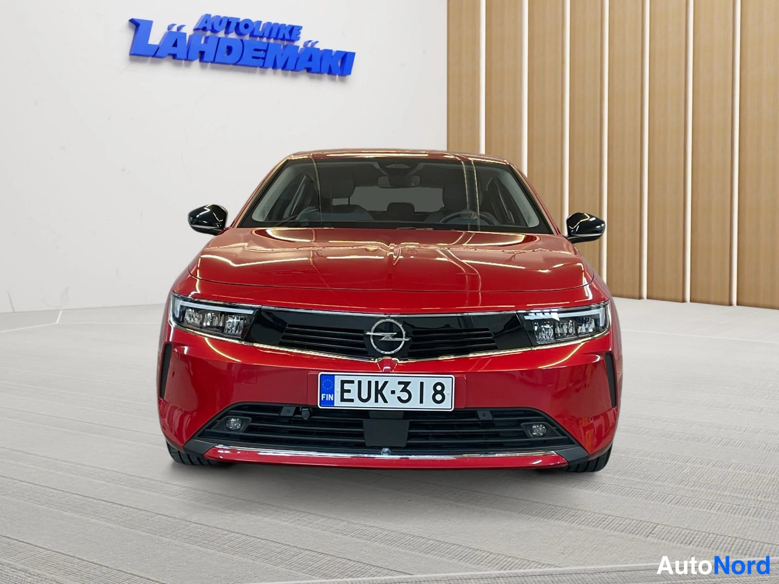 Punainen Opel Astra 2022, edestä, kuva 4