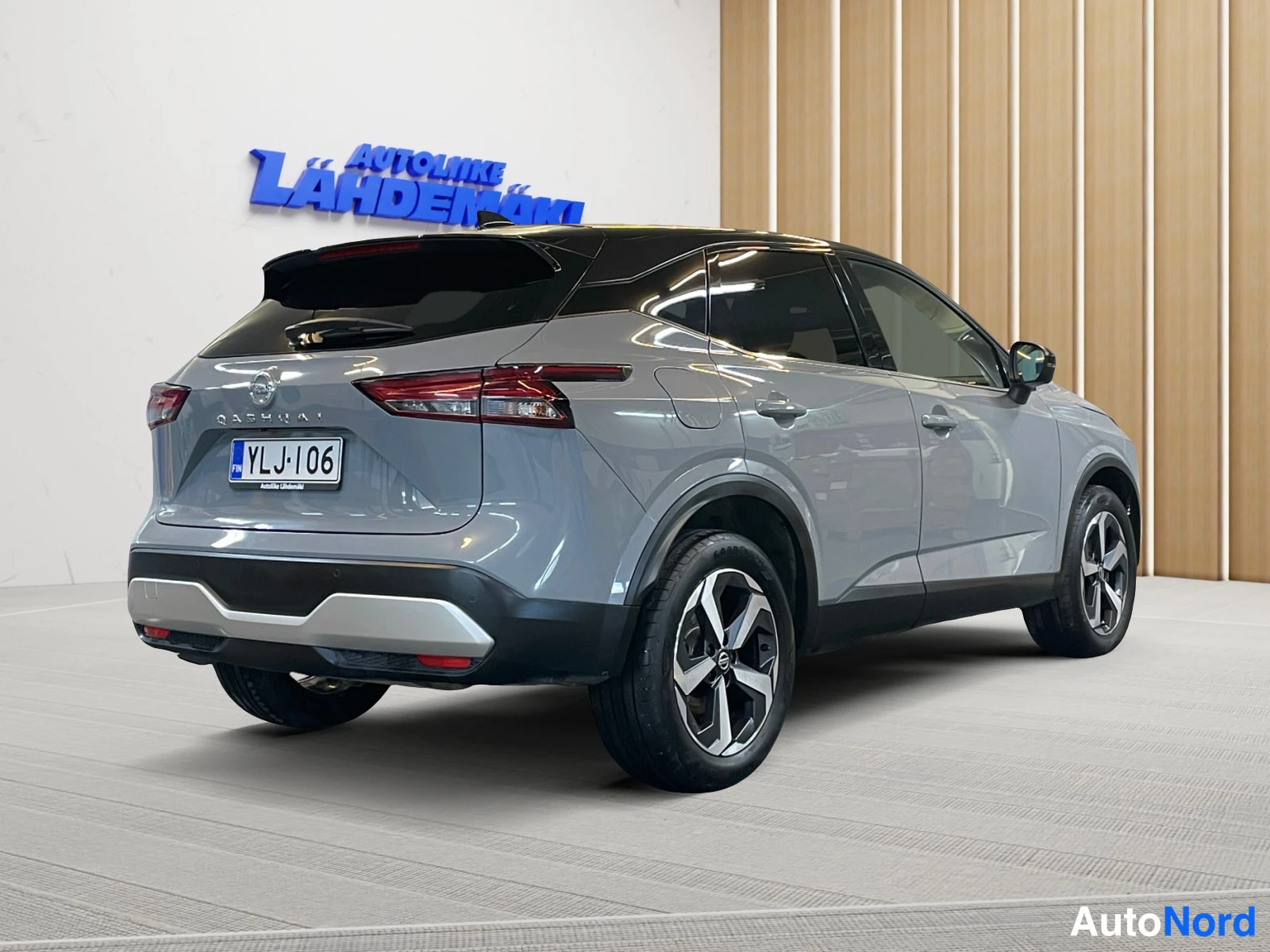 Harmaa Nissan Qashqai 2022, takaviisto, kuva 8
