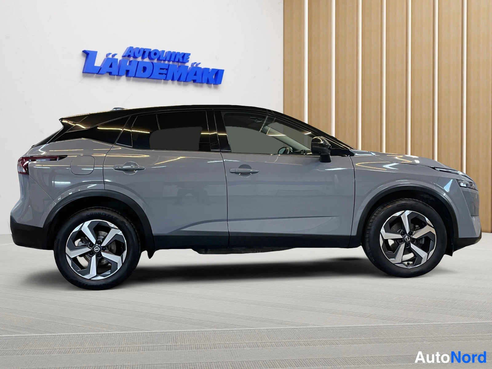 Harmaa Nissan Qashqai 2022, sivulta, kuva 6