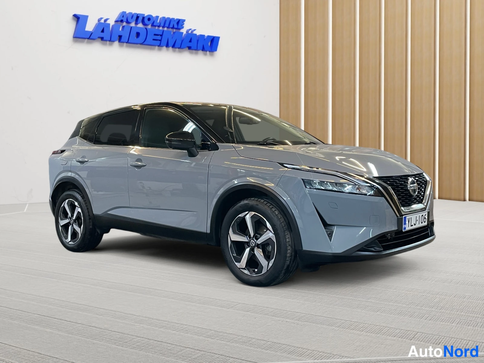 Harmaa Nissan Qashqai 2022, etuviisto, keula oikealle, kuva 3