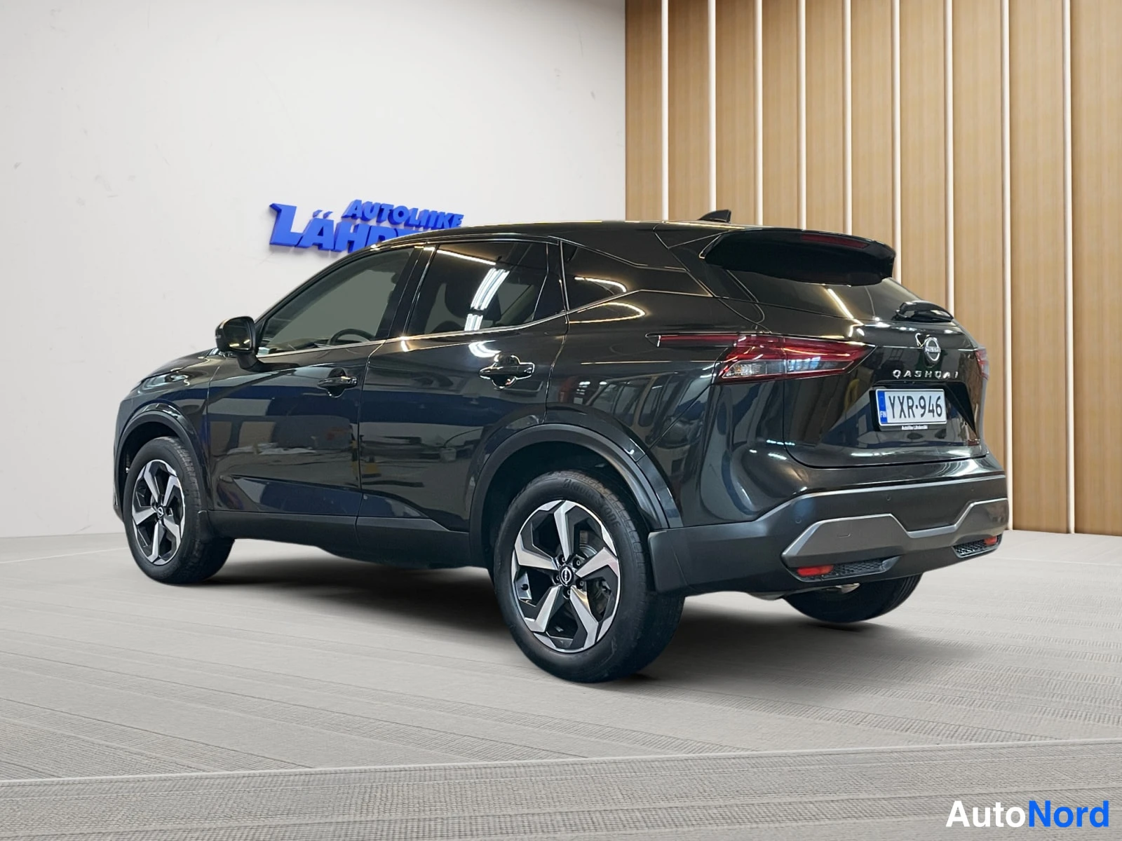 Musta Nissan Qashqai 2024, takaviisto, kuva 7