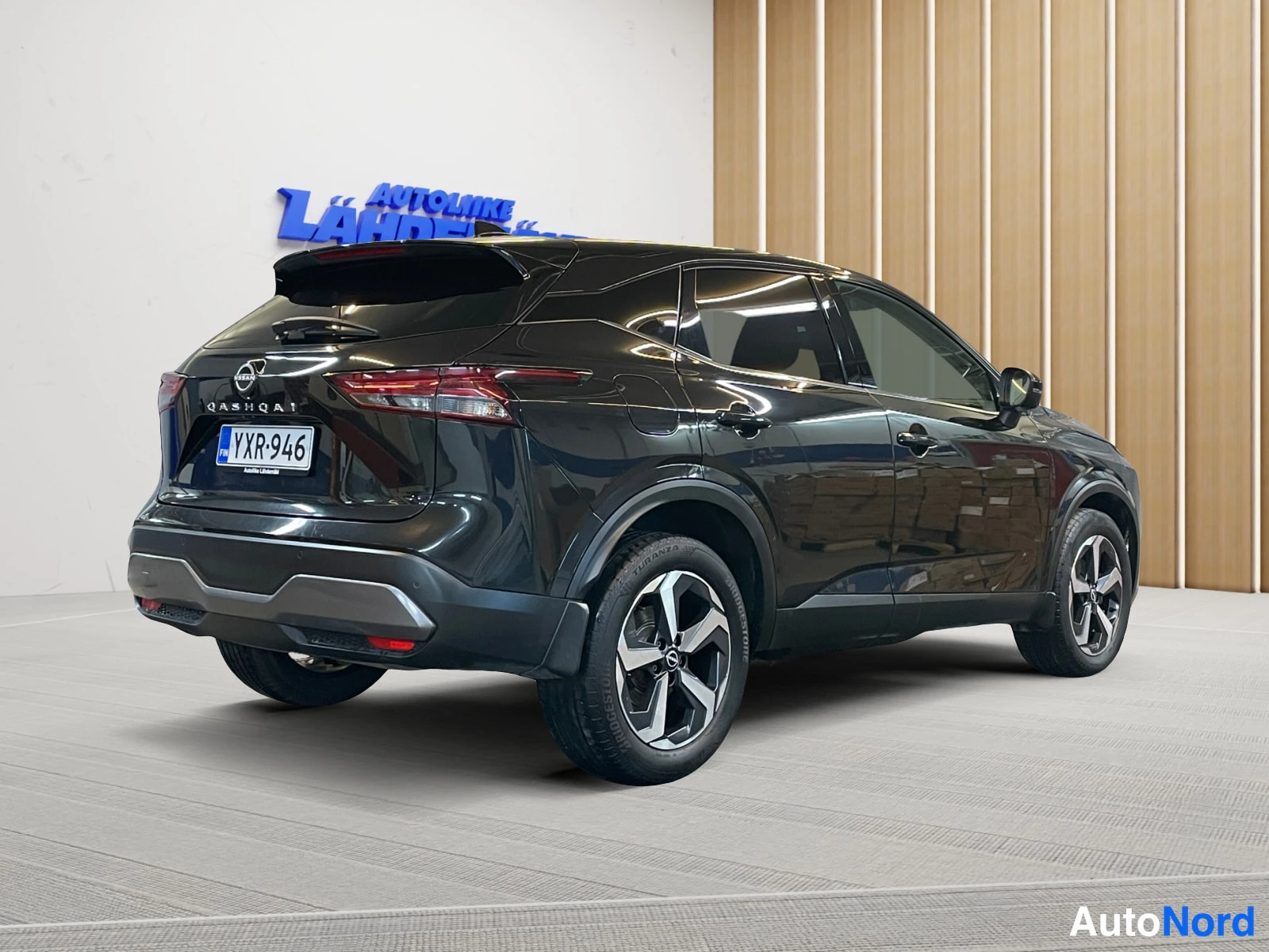 Musta Nissan Qashqai 2024, takaviisto, kuva 8