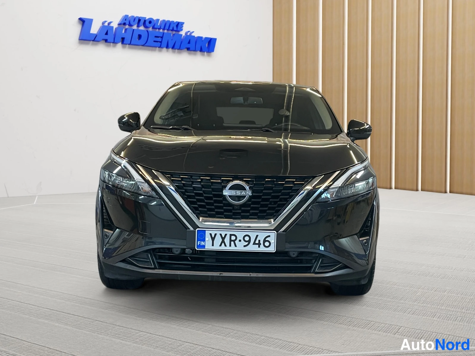 Musta Nissan Qashqai 2024, edestä, kuva 4