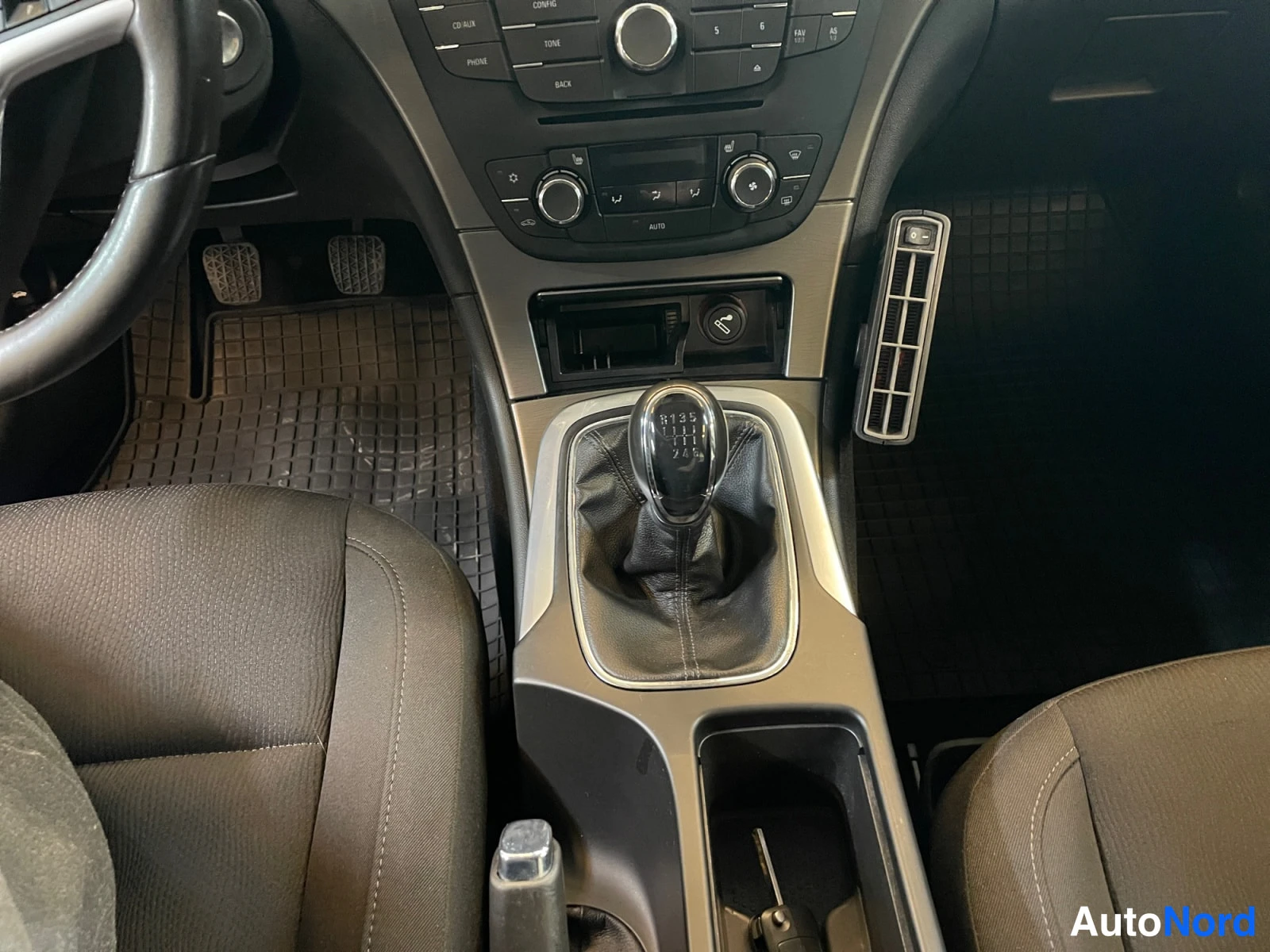 Ruskea Opel Insignia 2011, kuva 16