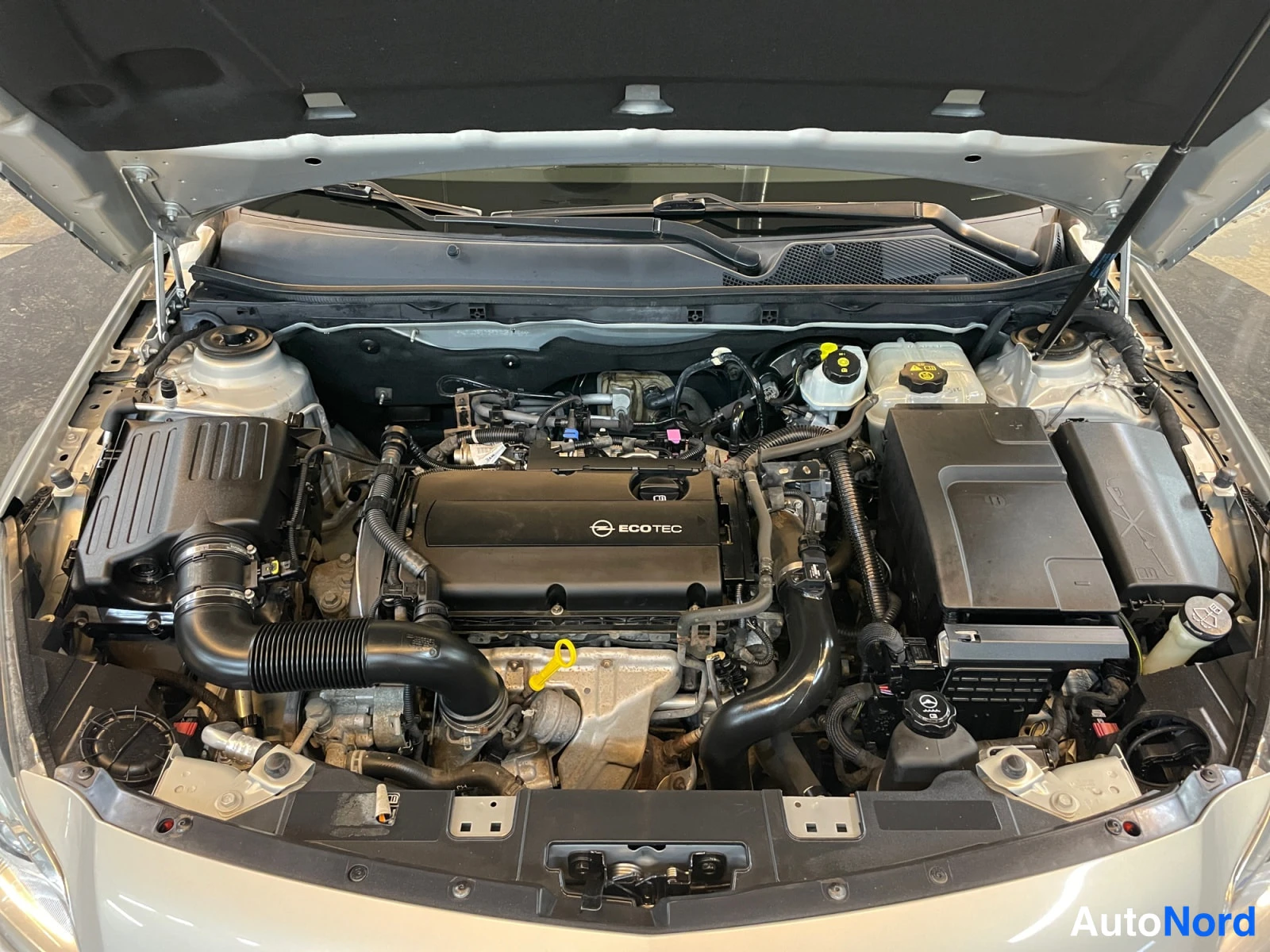 Ruskea Opel Insignia 2011, kuva 19