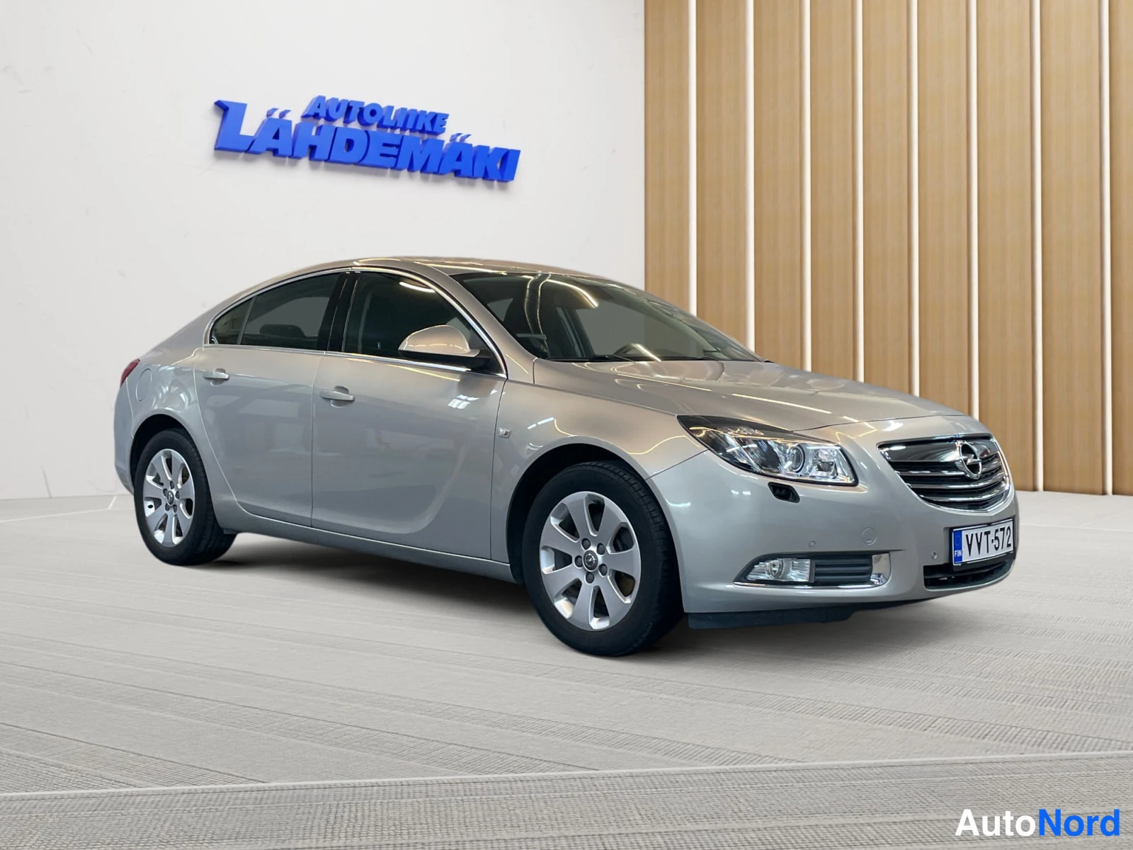 Ruskea Opel Insignia 2011, etuviisto, keula oikealle, kuva 3