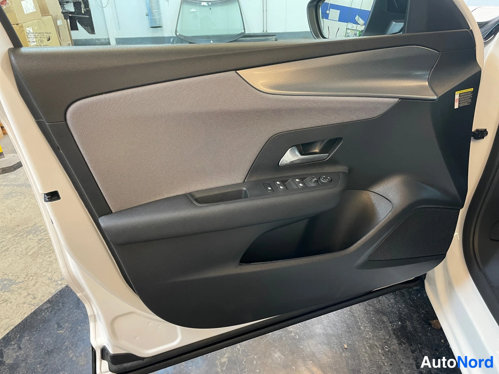 White Opel Mokka 2026, photo 23