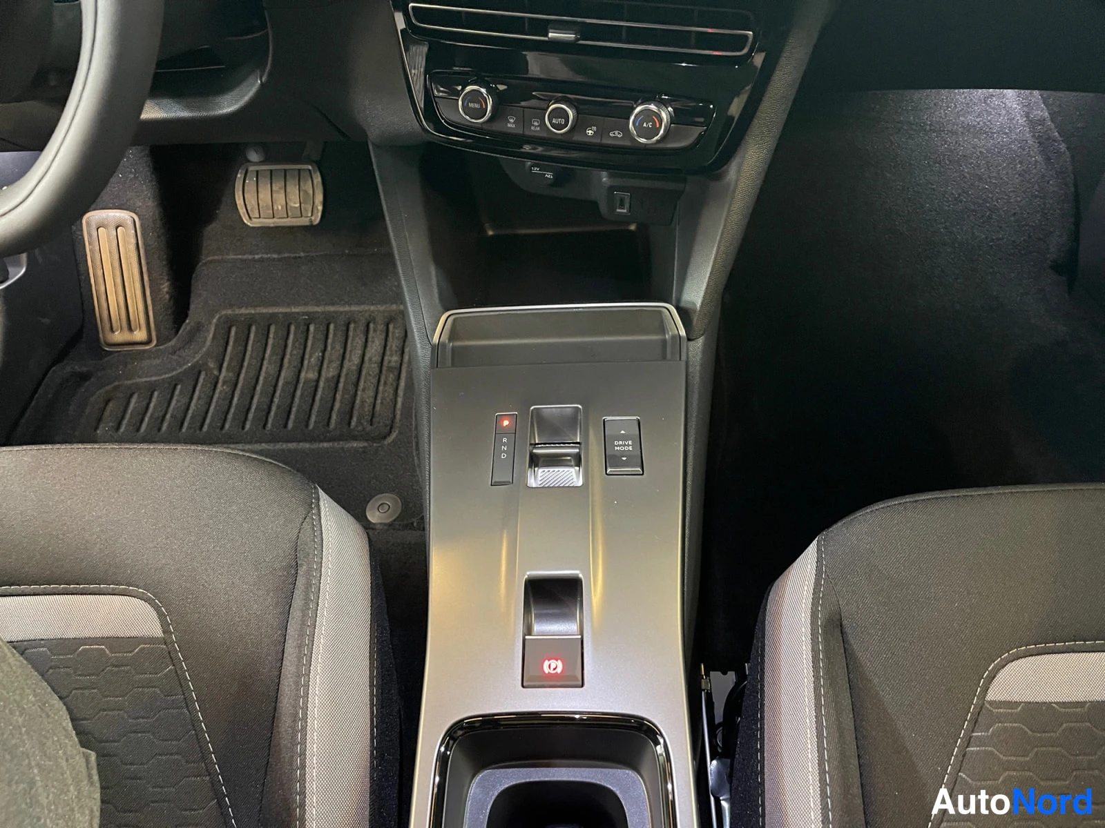 White Opel Mokka 2026, photo 16