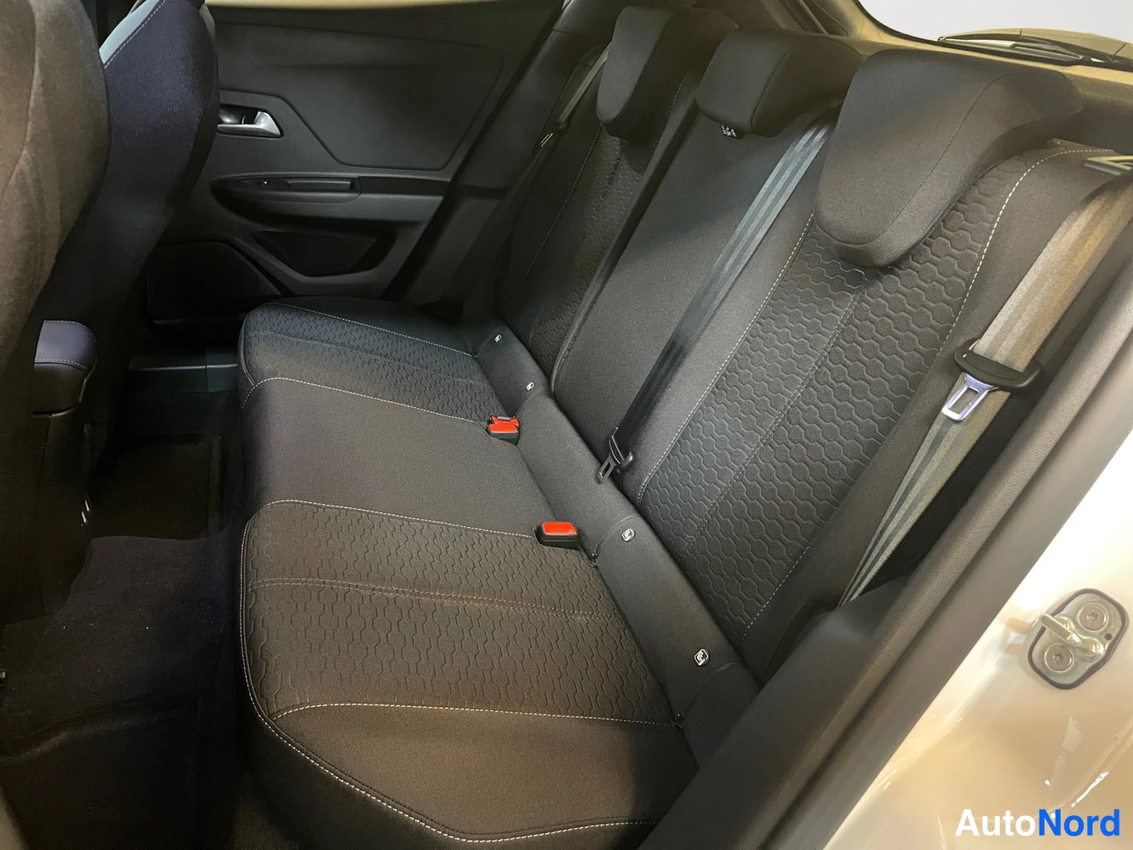 White Opel Mokka 2026, photo 17