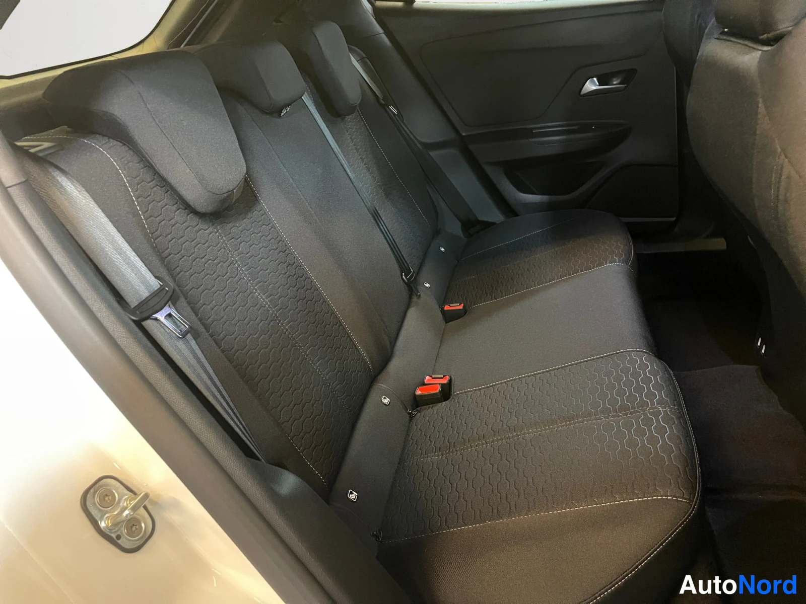 White Opel Mokka 2026, photo 19