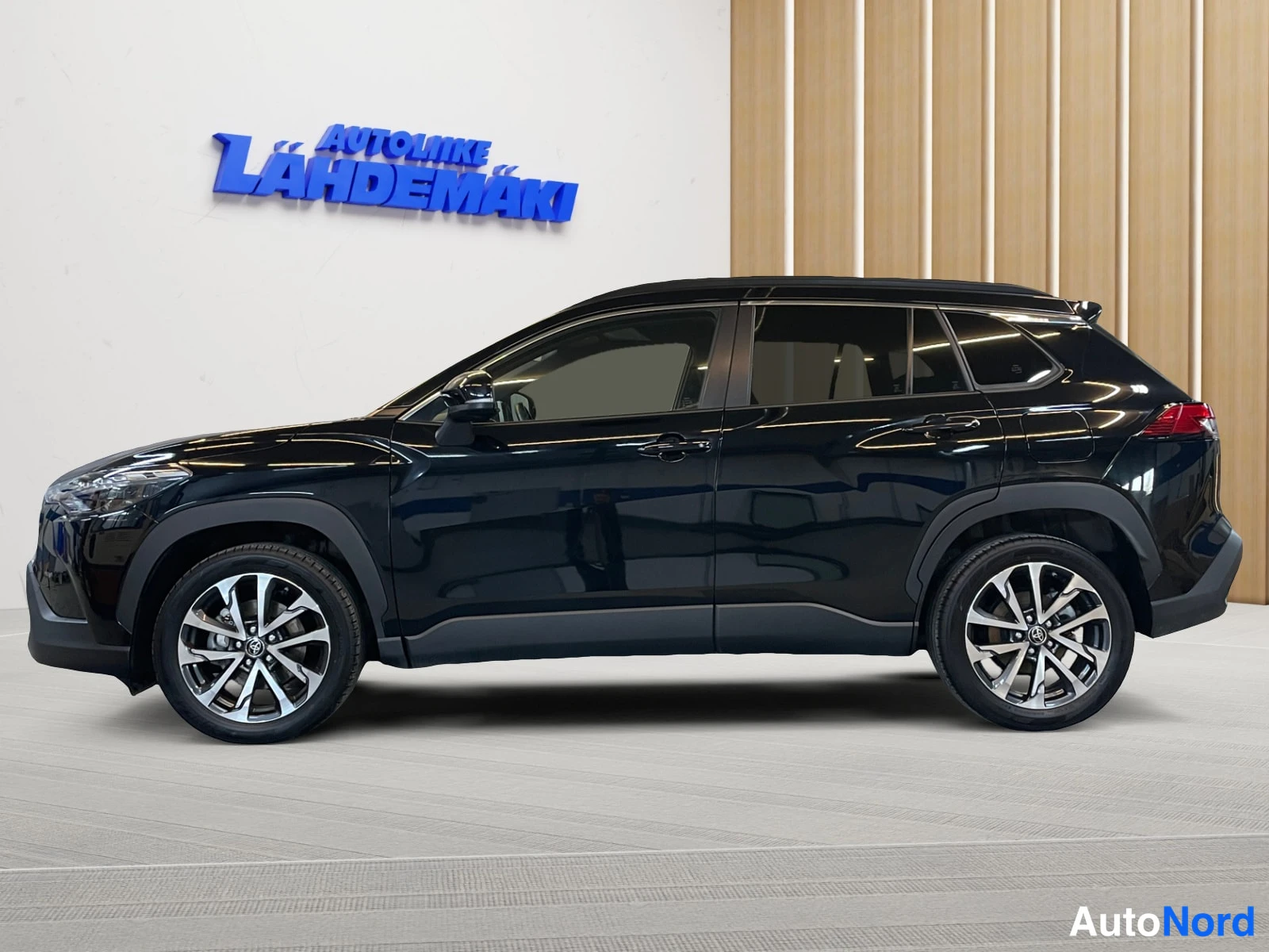 Black Toyota Corolla Cross 2022, side, photo 5