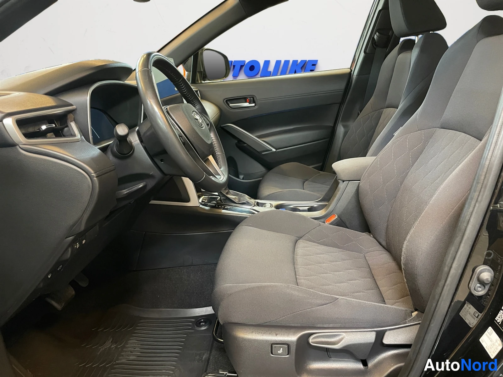 Black Toyota Corolla Cross 2022, photo 11