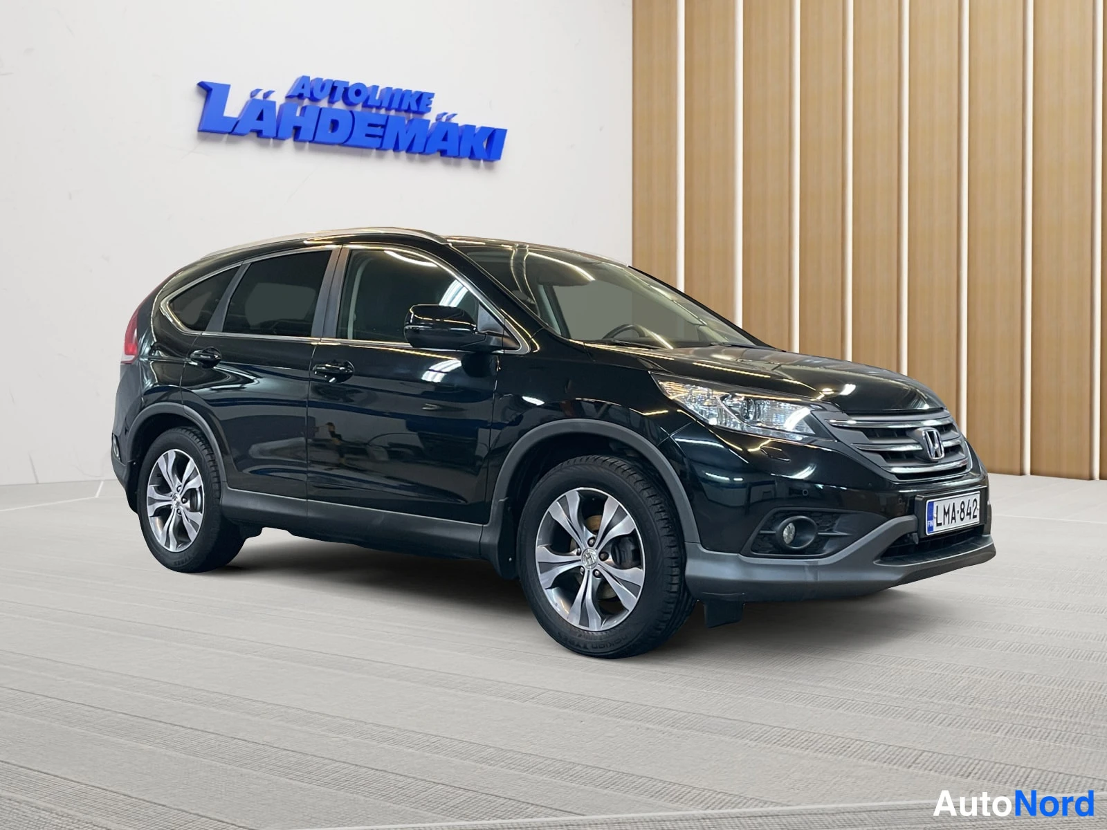 Musta Honda CR-V 2013, etuviisto, keula oikealle, kuva 3