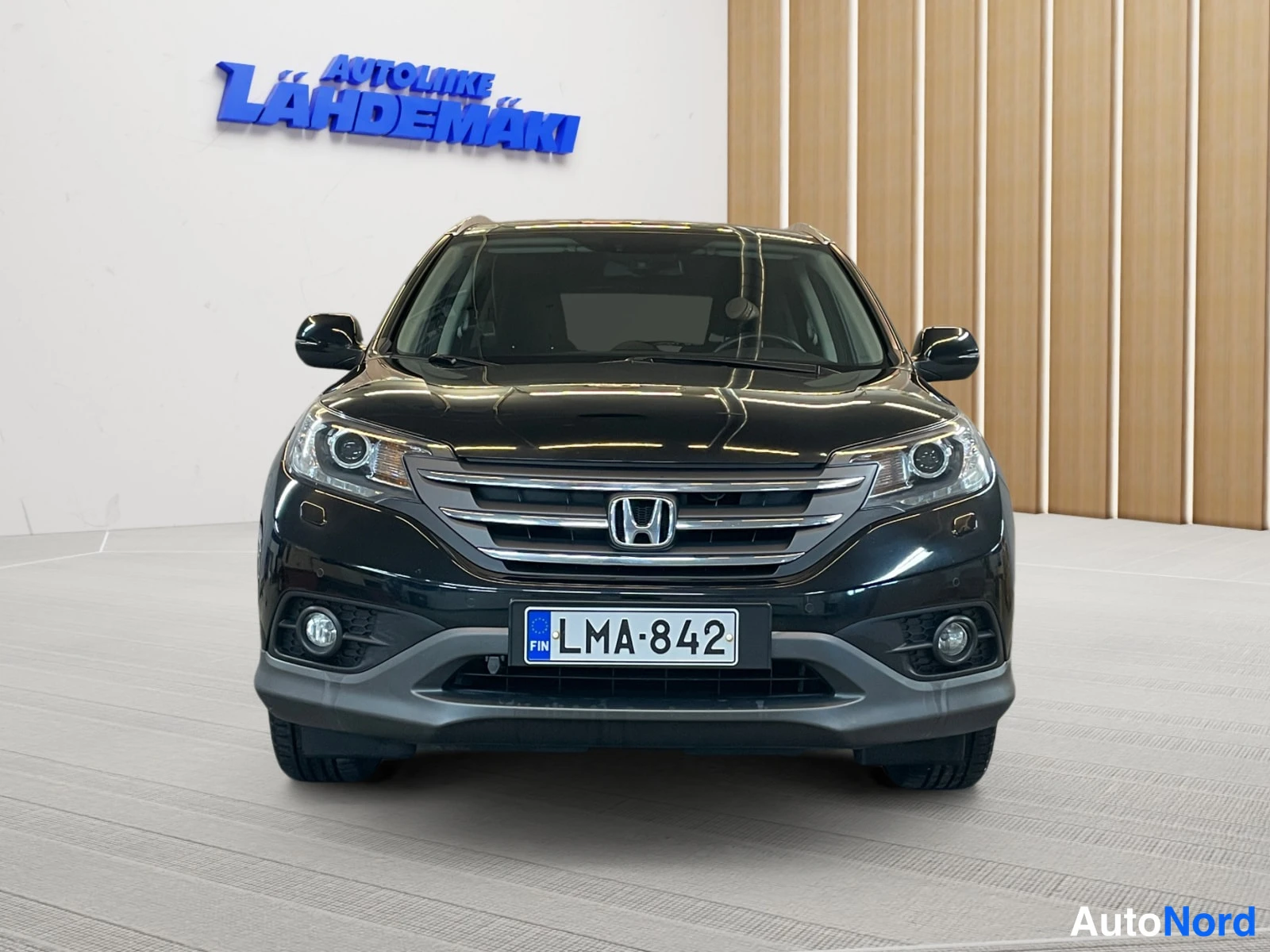 Musta Honda CR-V 2013, edestä, kuva 4