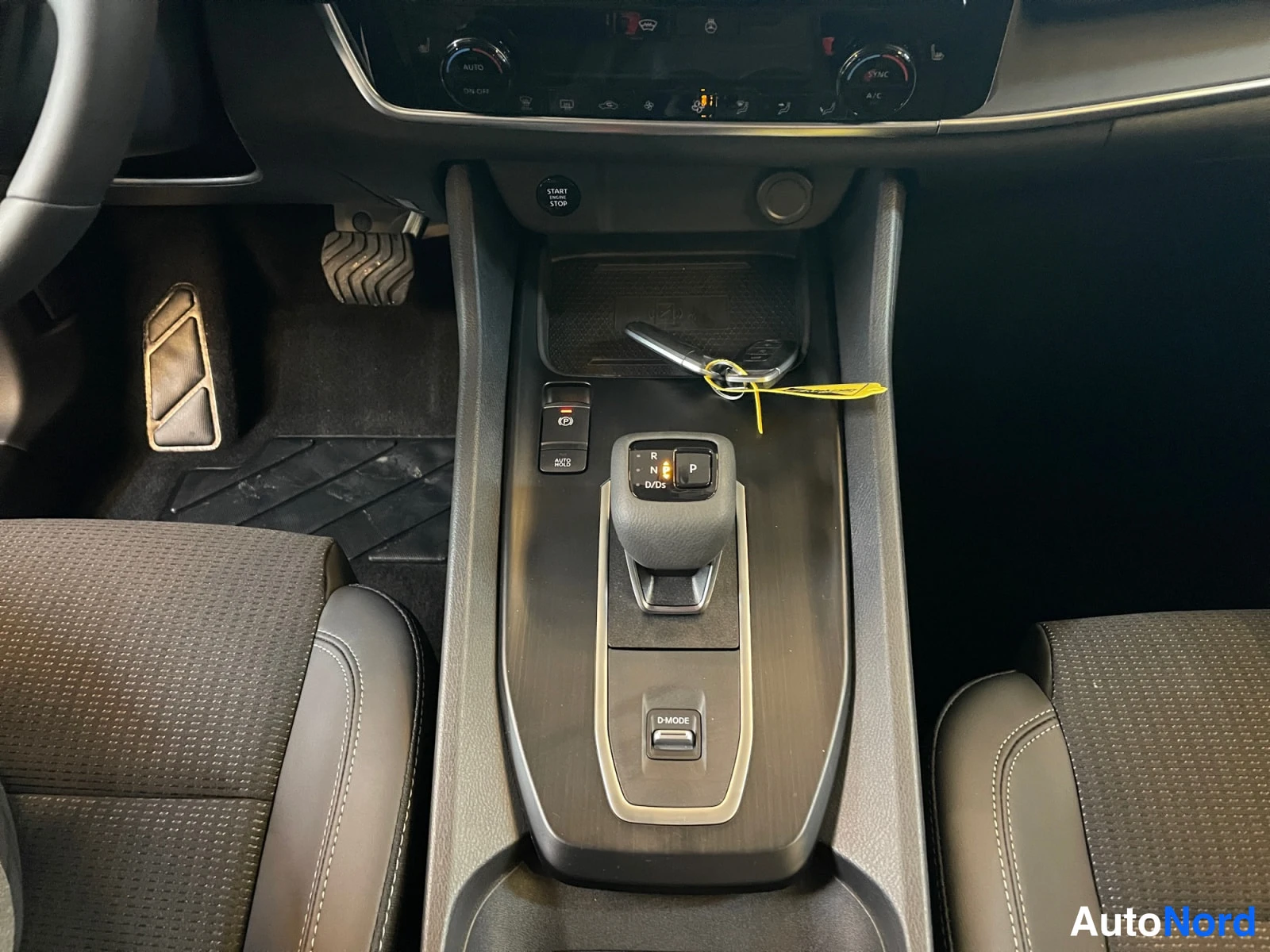 Punainen Nissan Qashqai 2026, yksityiskohta, kuva 19
