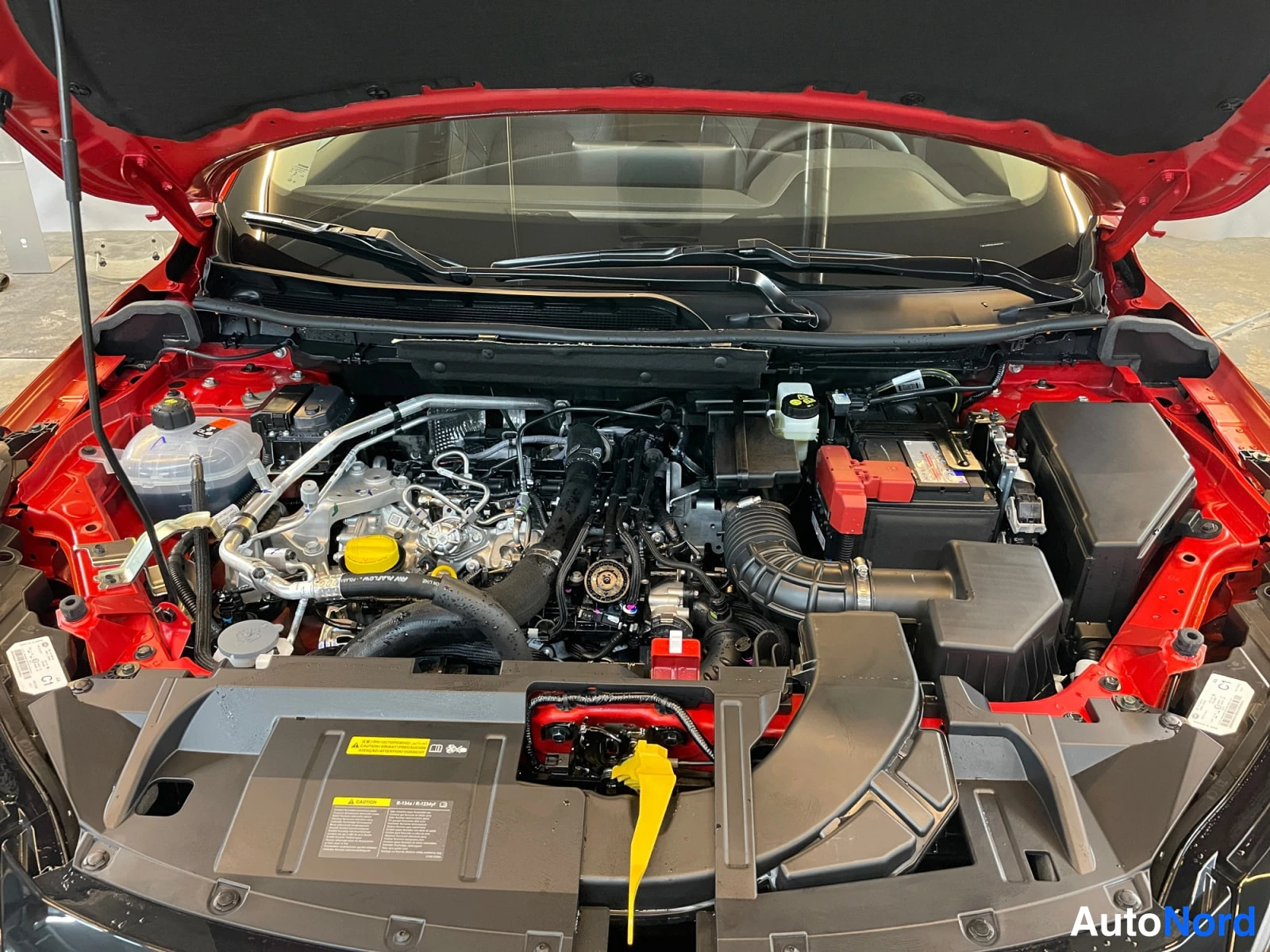 Punainen Nissan Qashqai 2026, moottoritila, kuva 15