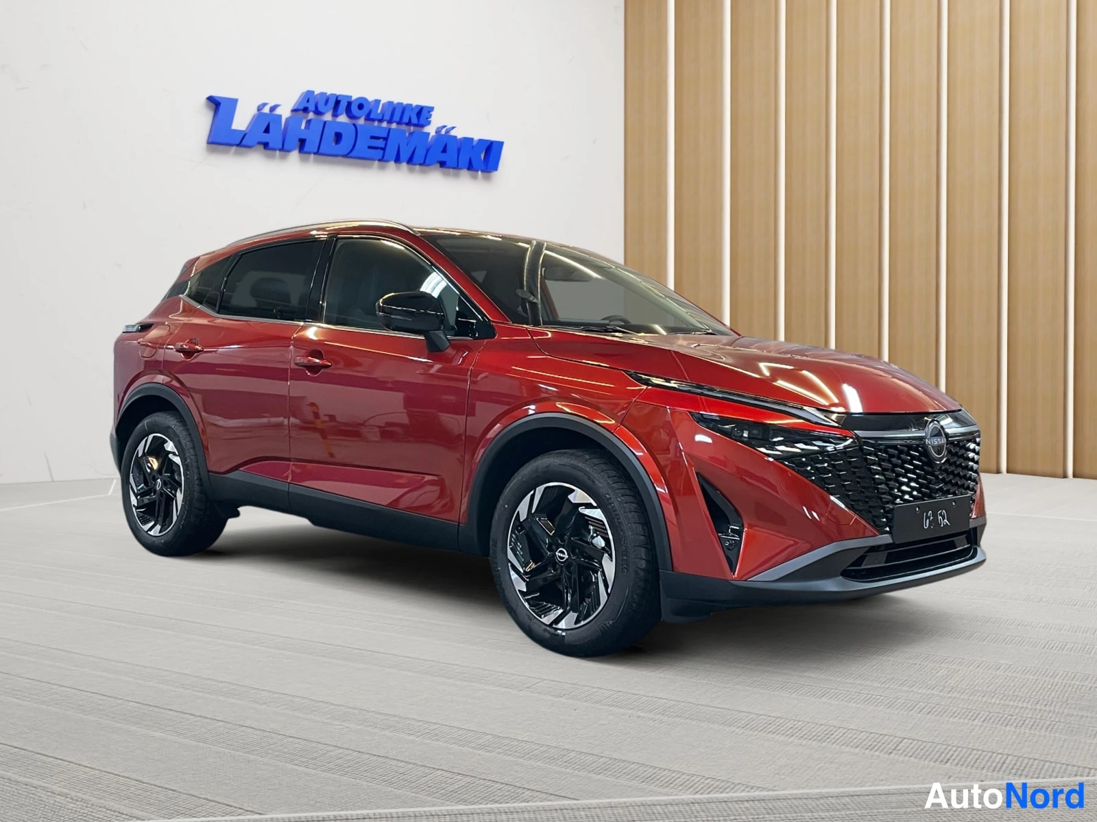 Punainen Nissan Qashqai 2026, etuviisto, keula oikealle, kuva 2