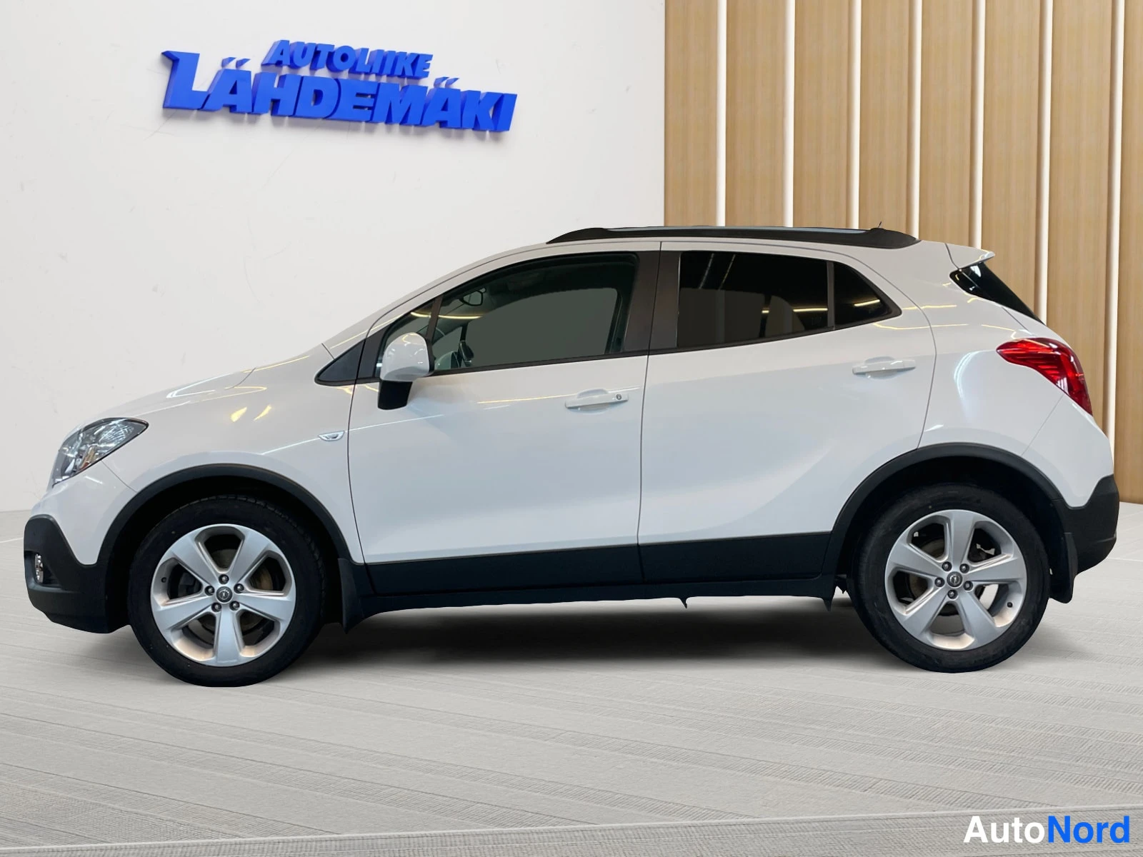 Valkoinen Opel Mokka 2014, sivulta, kuva 5