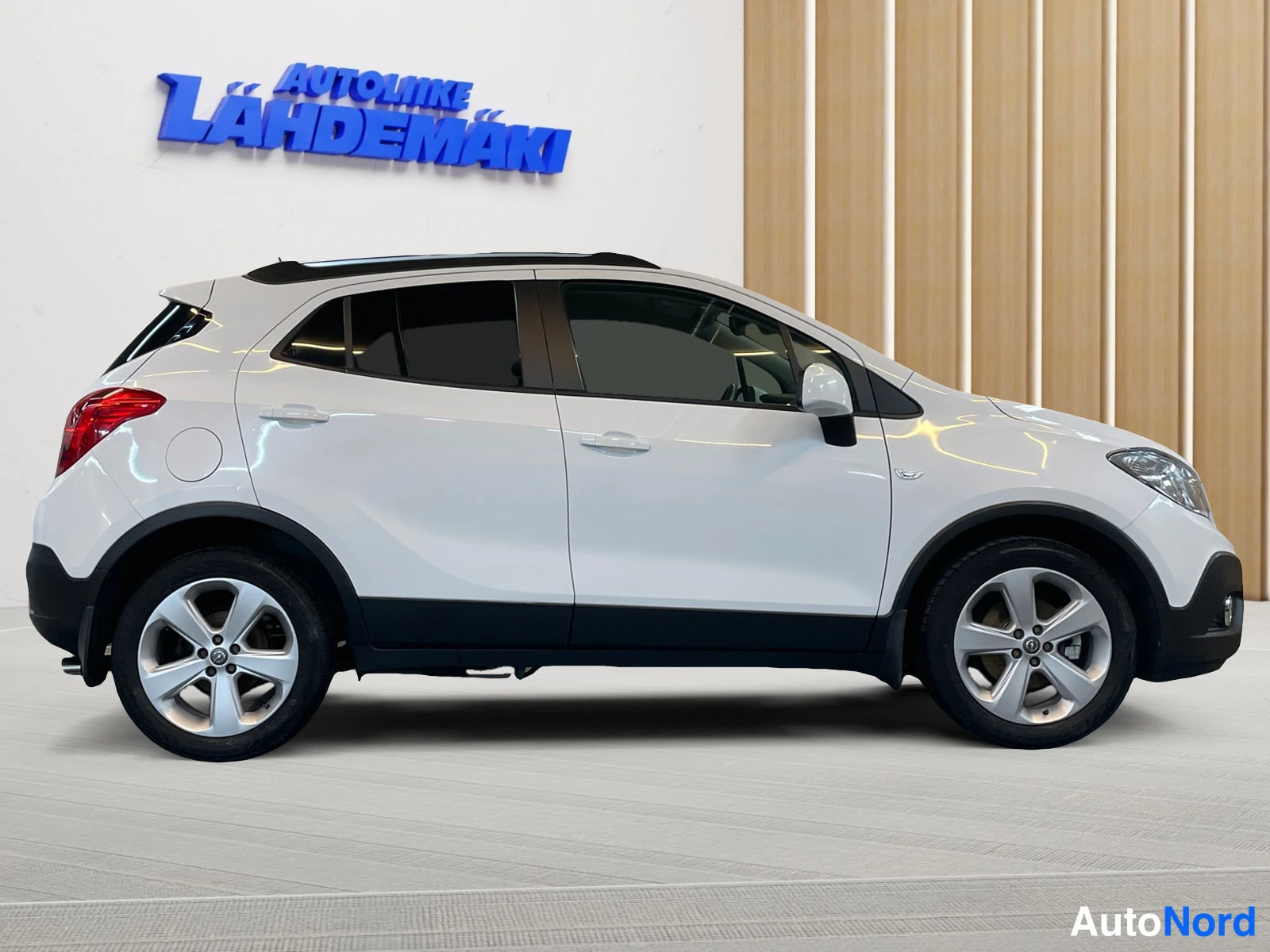 Valkoinen Opel Mokka 2014, sivulta, kuva 6